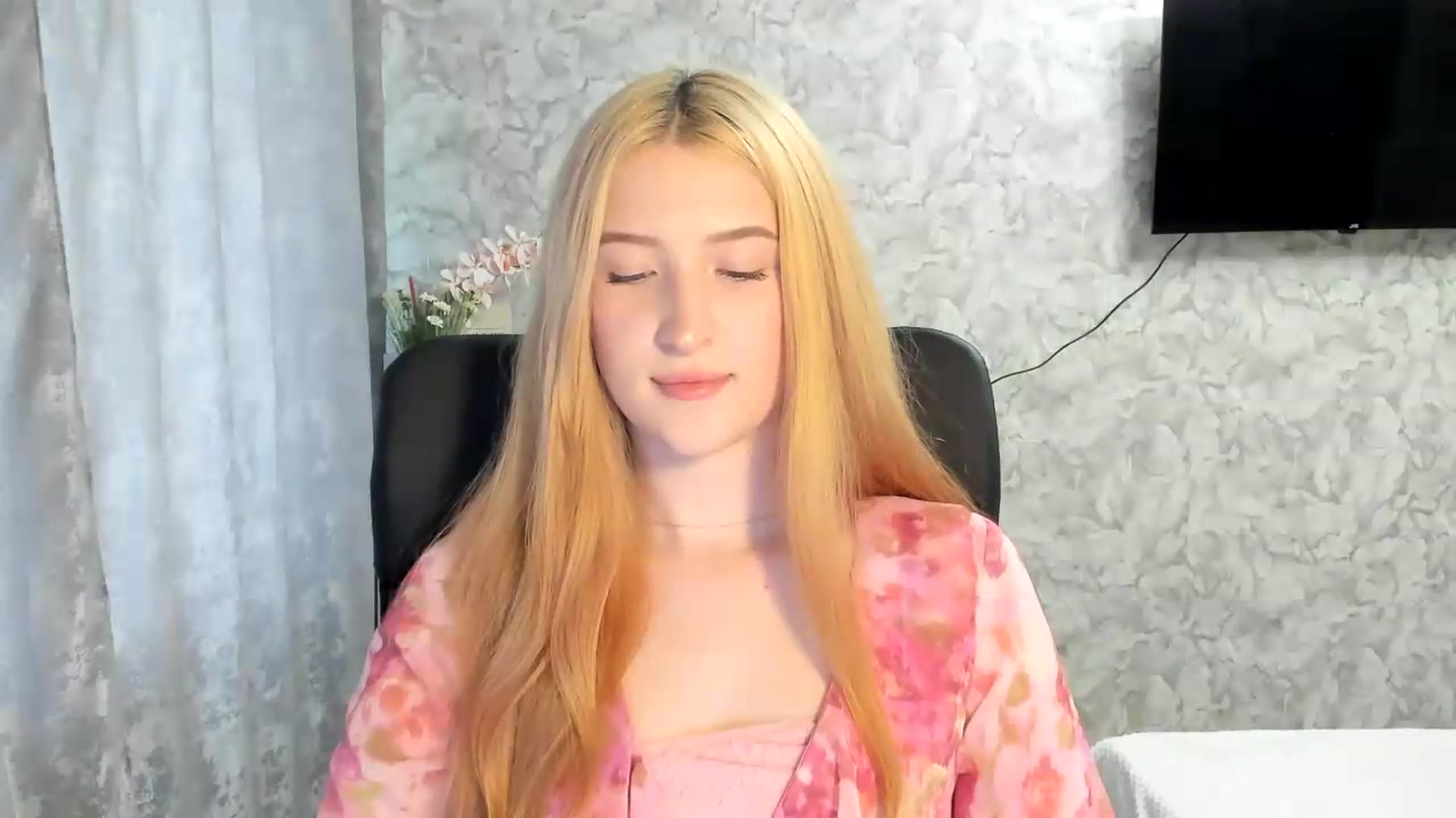 Gallery image thumbnail from Ilona_Here's myfreecams stream on, 05/13/2026, 13:01 image 10 of 20