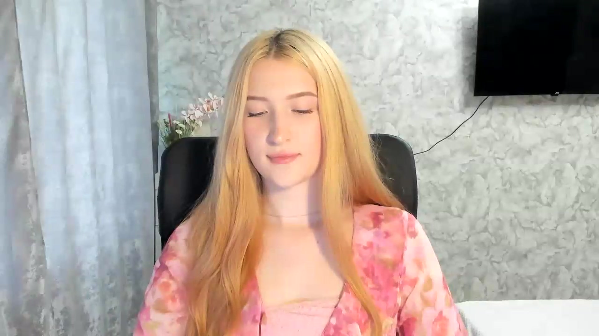 Gallery image thumbnail from Ilona_Here's myfreecams stream on, 05/13/2026, 13:01 image 9 of 20