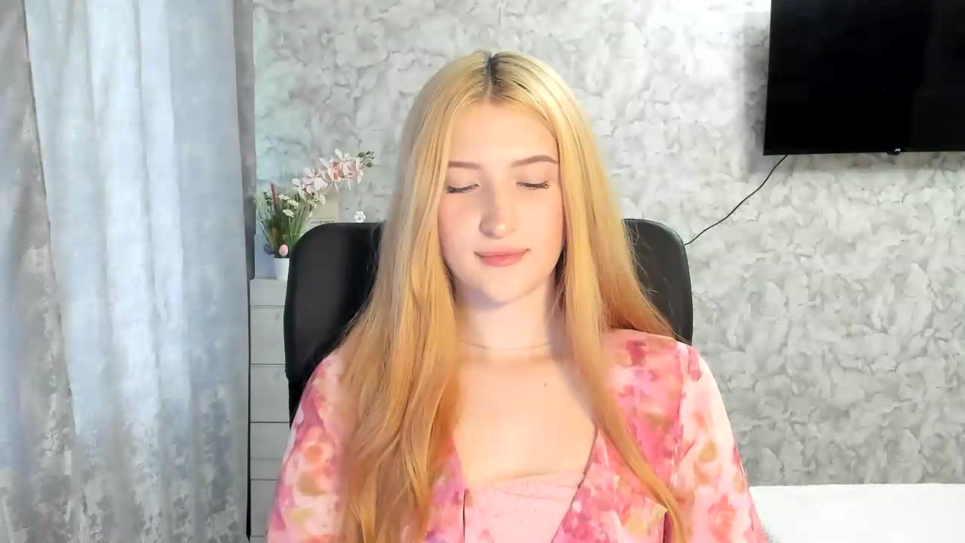 Gallery image thumbnail from Ilona_Here's myfreecams stream on, 05/13/2026, 13:01 image 6 of 20