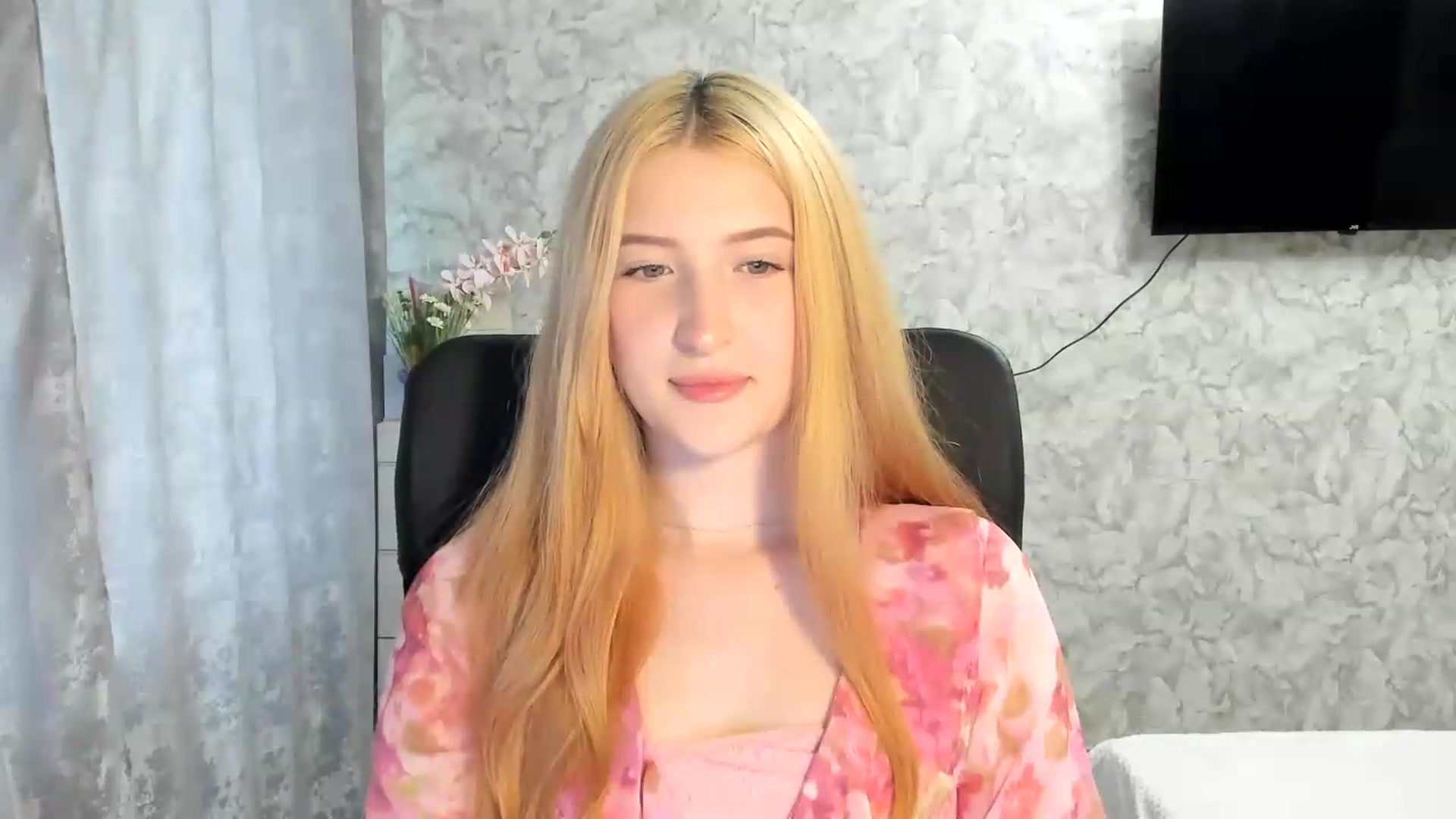Gallery image thumbnail from Ilona_Here's myfreecams stream on, 05/13/2026, 13:01 image 11 of 20