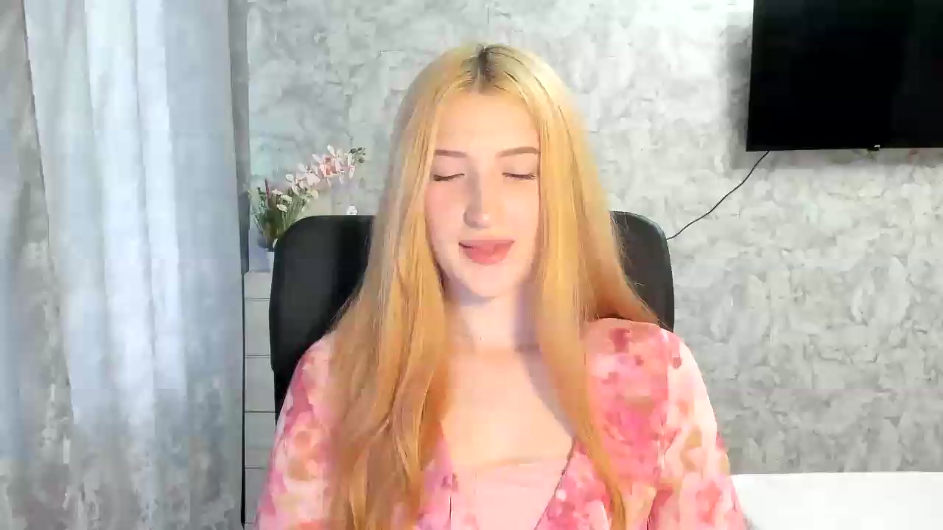 Gallery image thumbnail from Ilona_Here's myfreecams stream on, 05/13/2026, 13:01 image 3 of 20