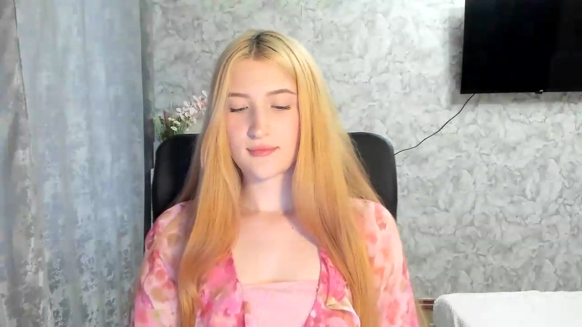 Gallery image thumbnail from Ilona_Here's myfreecams stream on, 05/13/2026, 13:53 image 2 of 20