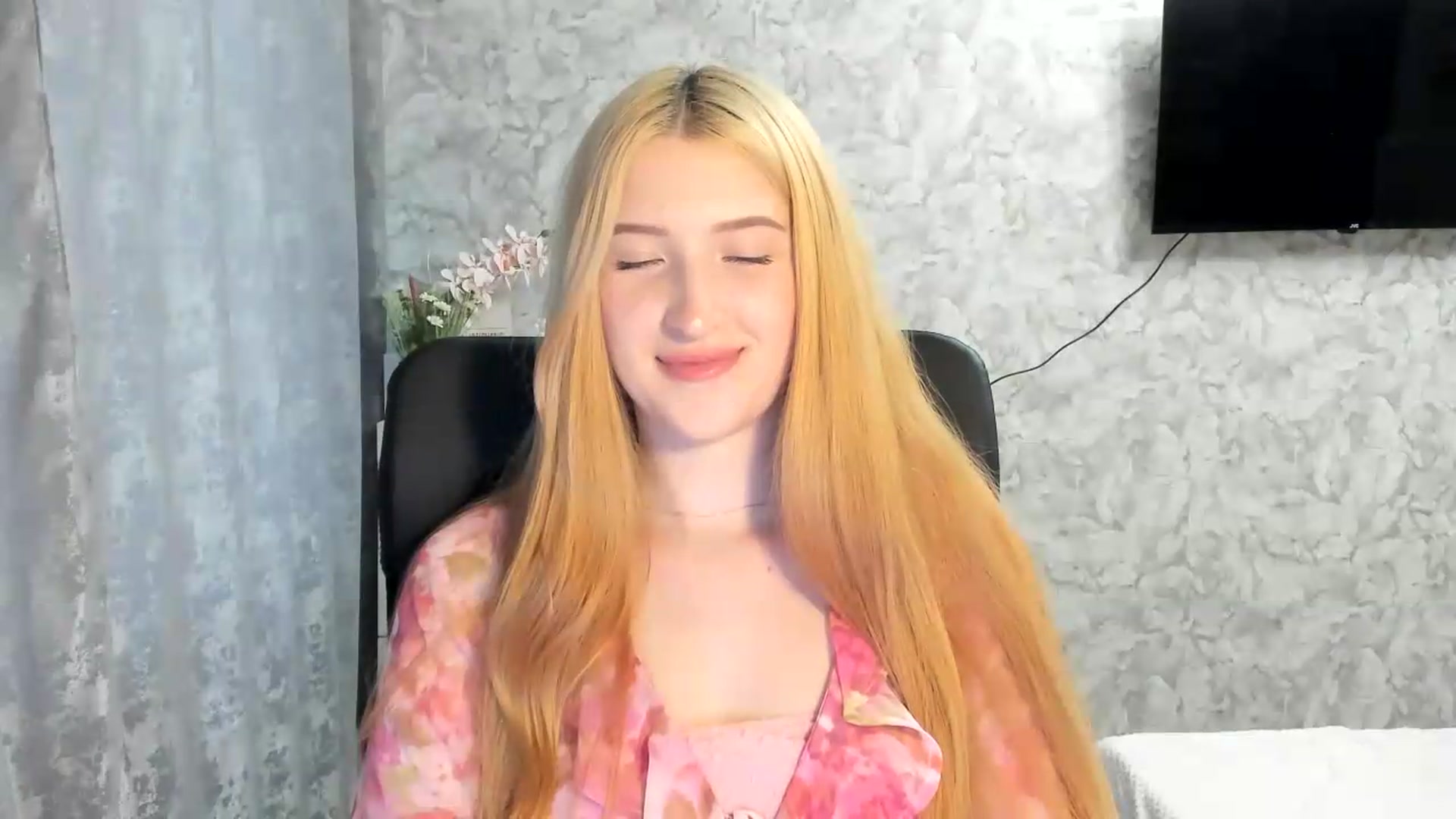 Gallery image thumbnail from Ilona_Here's myfreecams stream on, 05/13/2026, 13:53 image 19 of 20