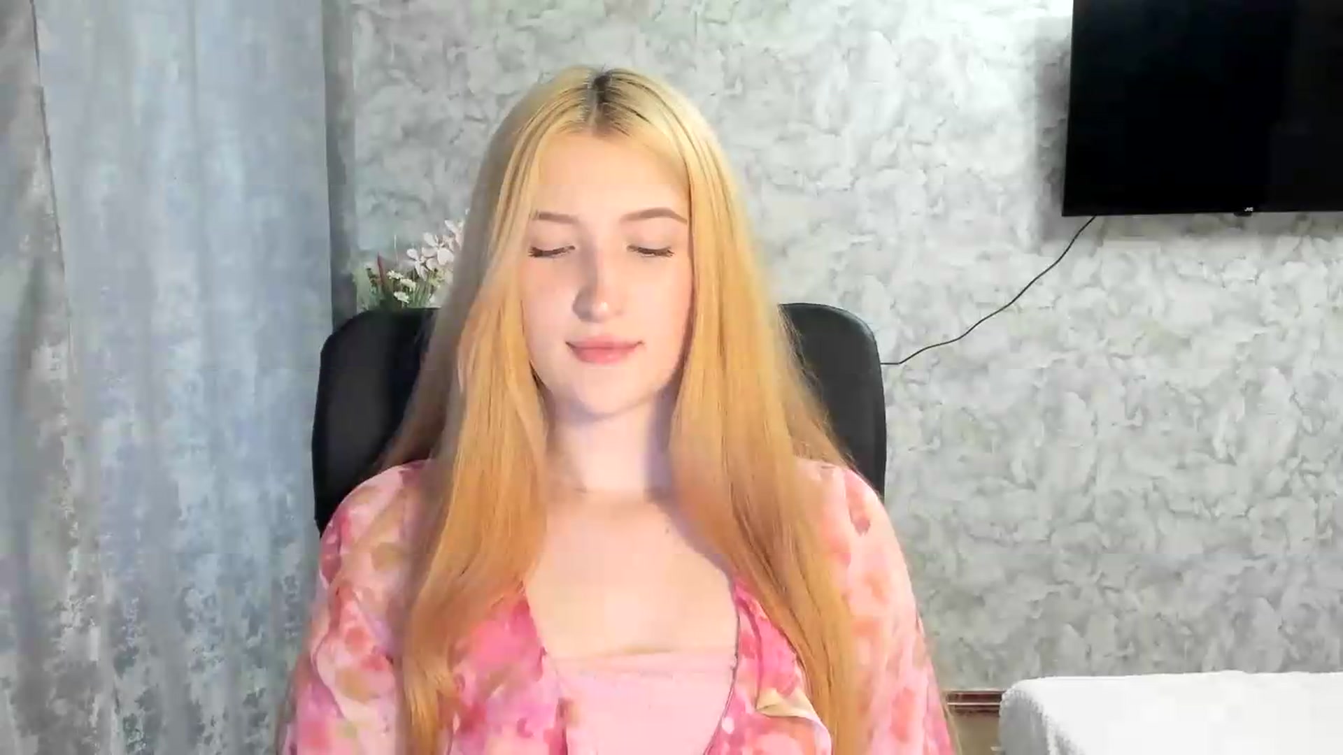 Gallery image thumbnail from Ilona_Here's myfreecams stream on, 05/13/2026, 13:53 image 3 of 20