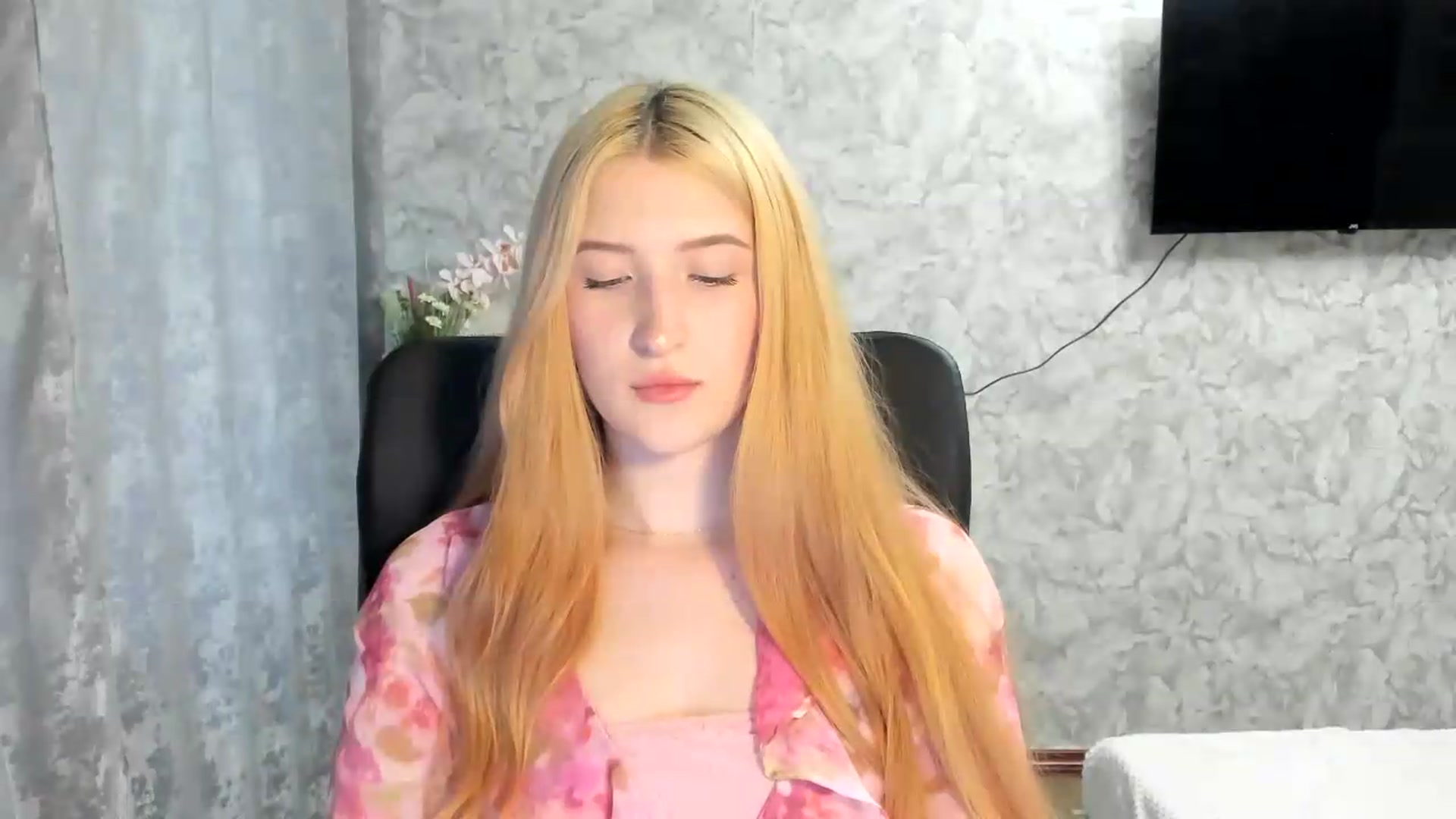 Gallery image thumbnail from Ilona_Here's myfreecams stream on, 05/13/2026, 13:53 image 11 of 20