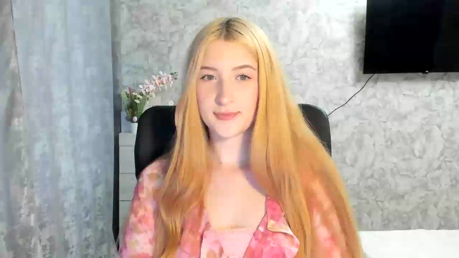 Gallery image thumbnail from Ilona_Here's myfreecams stream on, 05/13/2026, 13:53 image 16 of 20