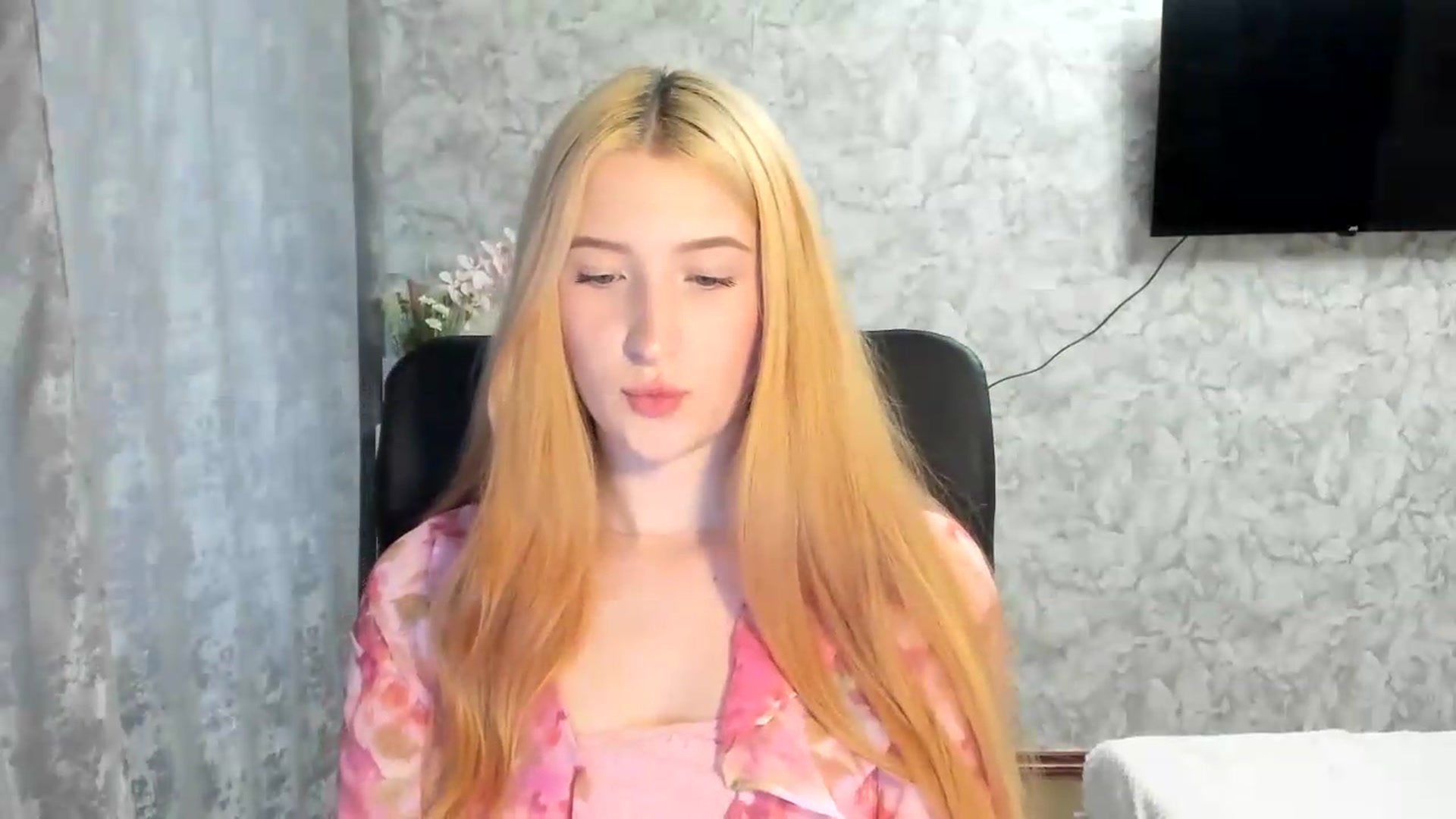 Gallery image thumbnail from Ilona_Here's myfreecams stream on, 05/13/2026, 13:53 image 8 of 20