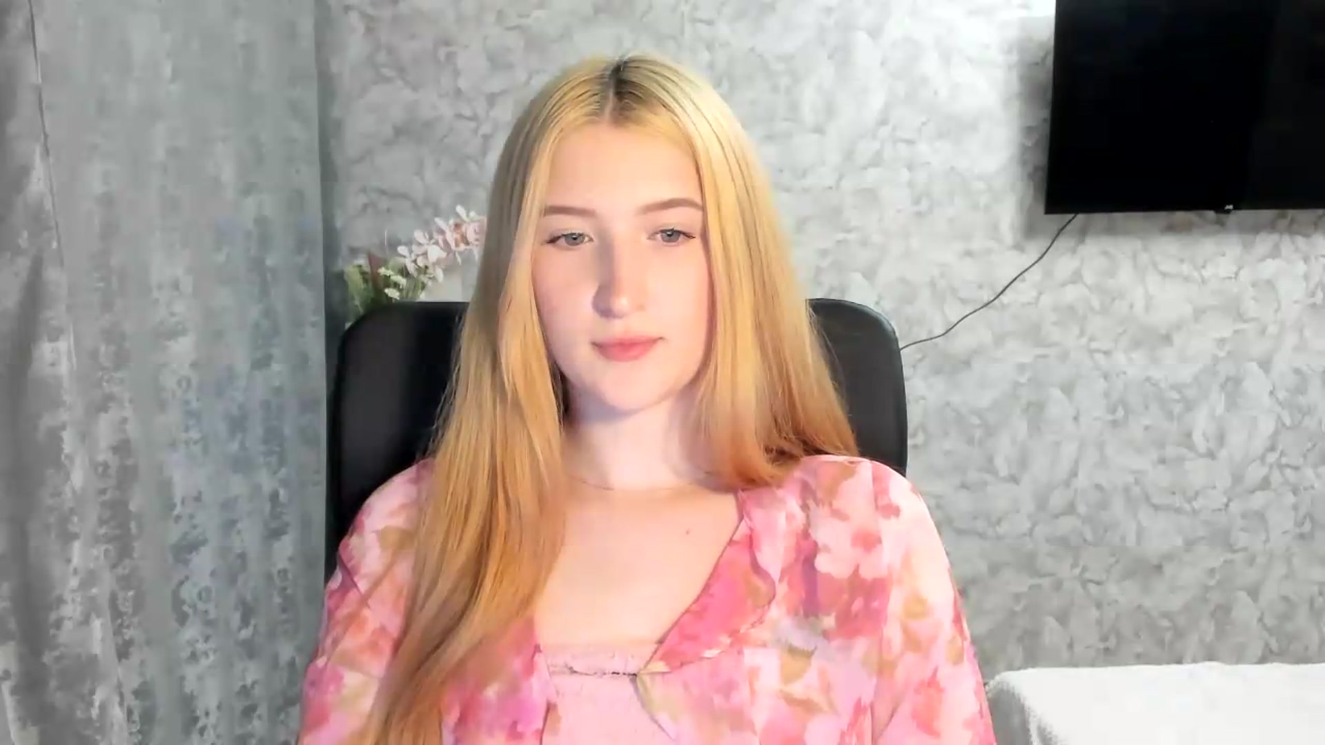 Gallery image thumbnail from Ilona_Here's myfreecams stream on, 05/13/2026, 15:04 image 5 of 20
