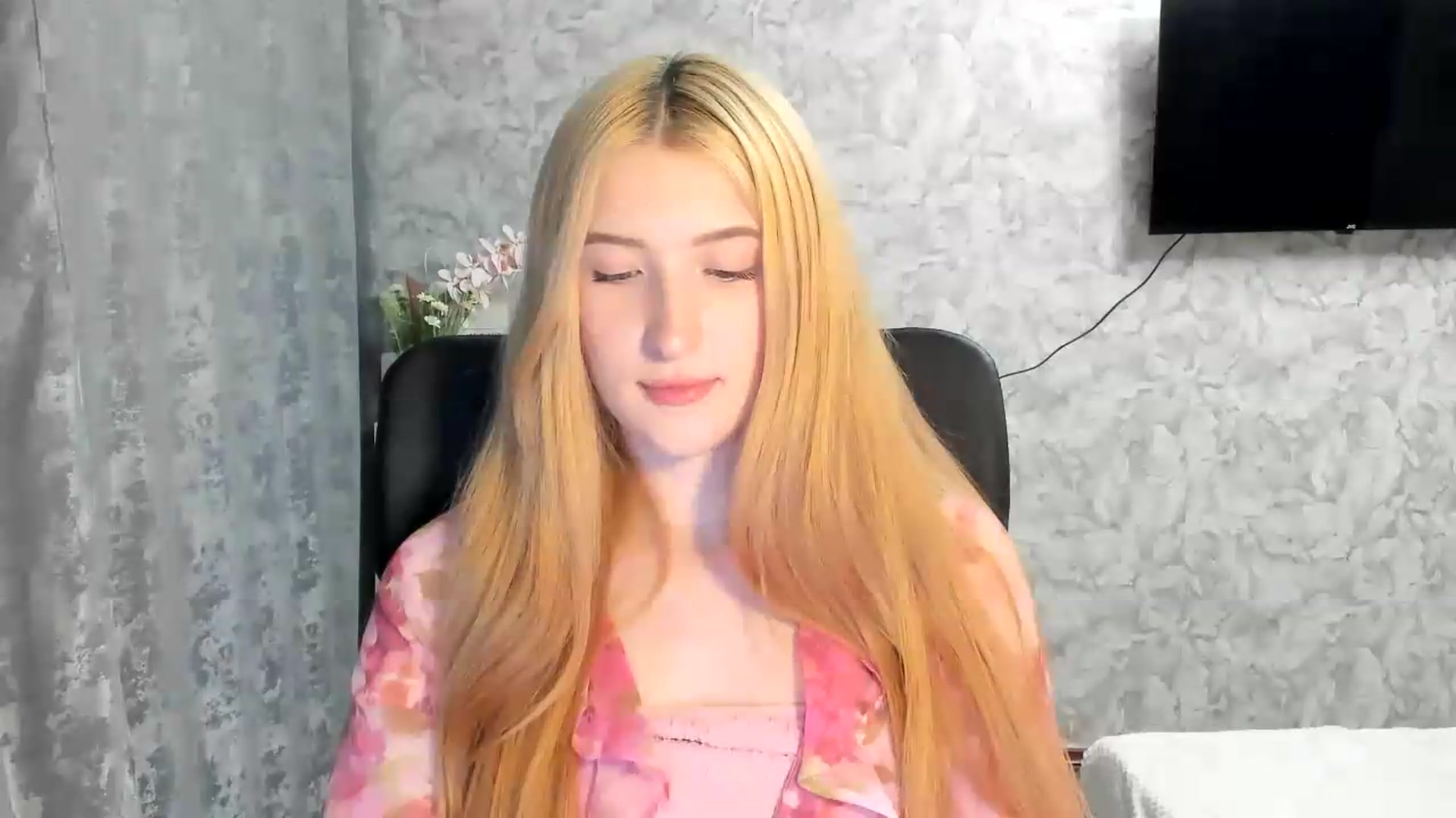 Gallery image thumbnail from Ilona_Here's myfreecams stream on, 05/13/2026, 15:04 image 14 of 20