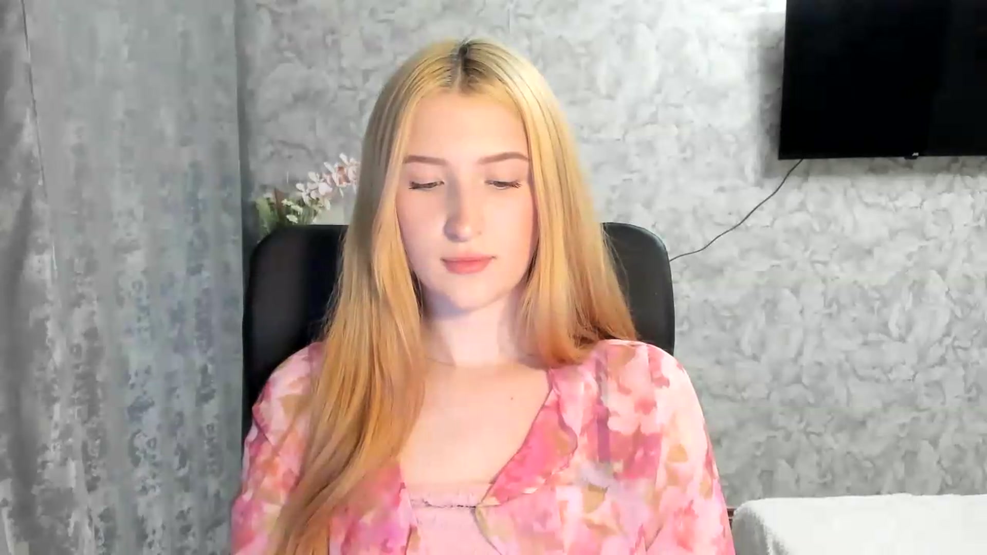 Gallery image thumbnail from Ilona_Here's myfreecams stream on, 05/13/2026, 15:04 image 4 of 20