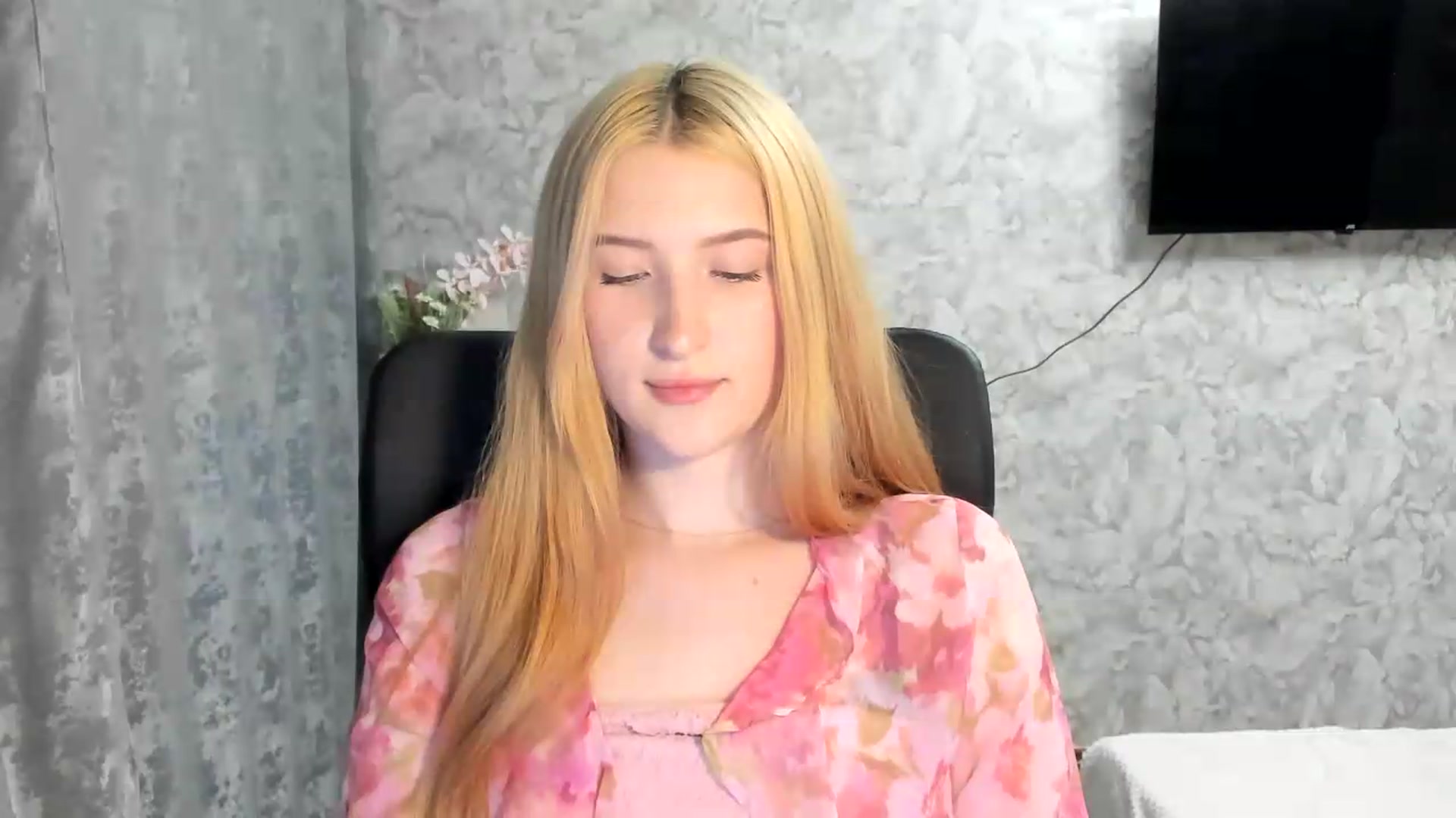 Gallery image thumbnail from Ilona_Here's myfreecams stream on, 05/13/2026, 15:04 image 6 of 20