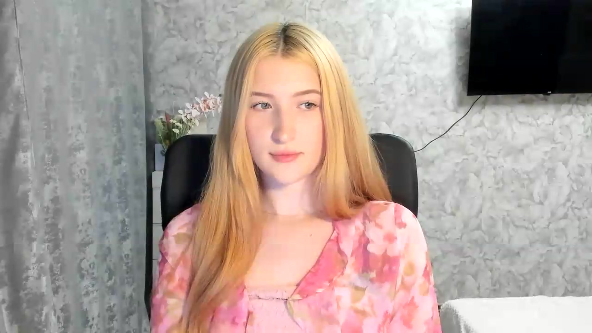 Gallery image thumbnail from Ilona_Here's myfreecams stream on, 05/13/2026, 15:04 image 7 of 20