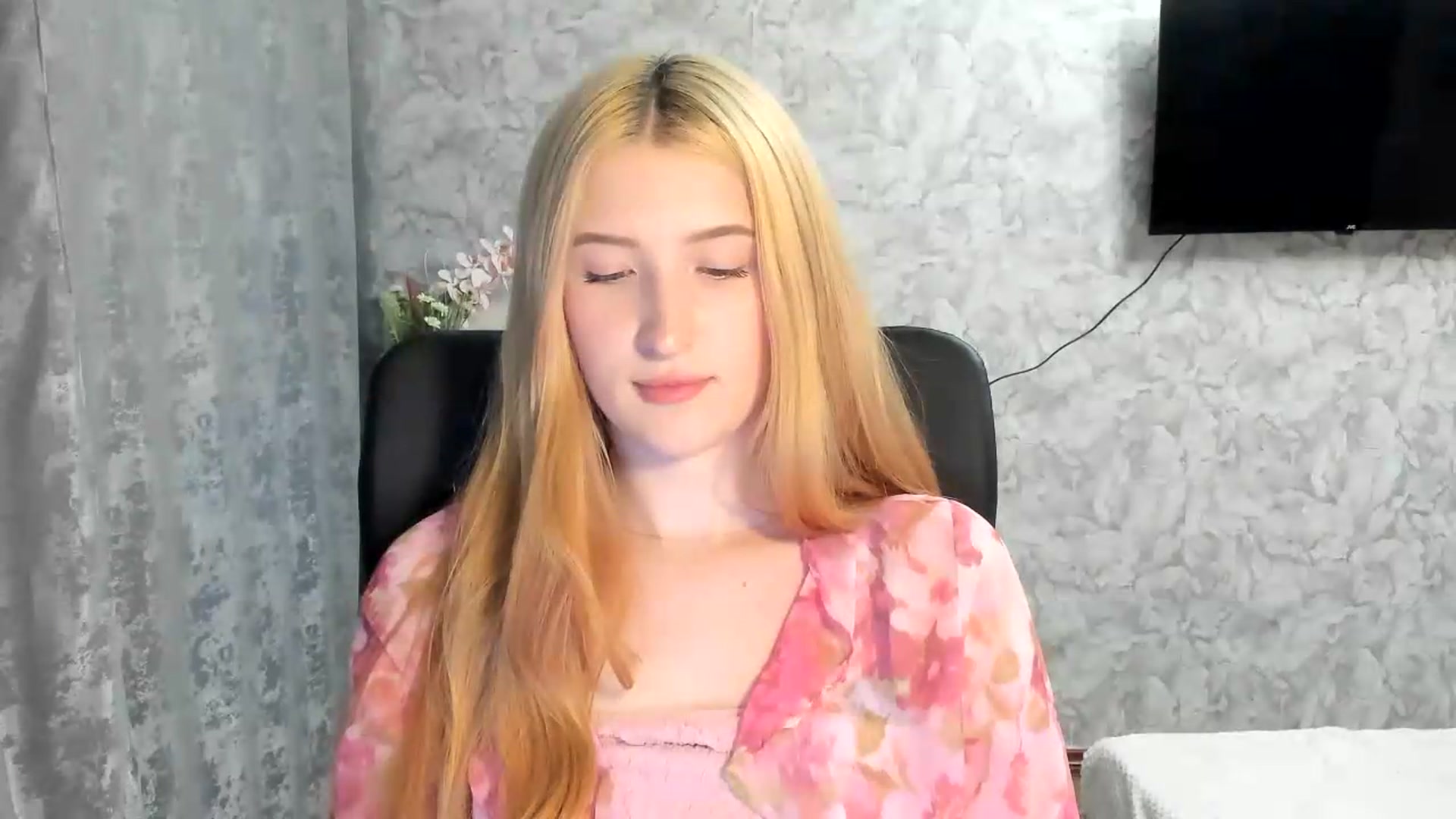 Gallery image thumbnail from Ilona_Here's myfreecams stream on, 05/13/2026, 15:04 image 3 of 20