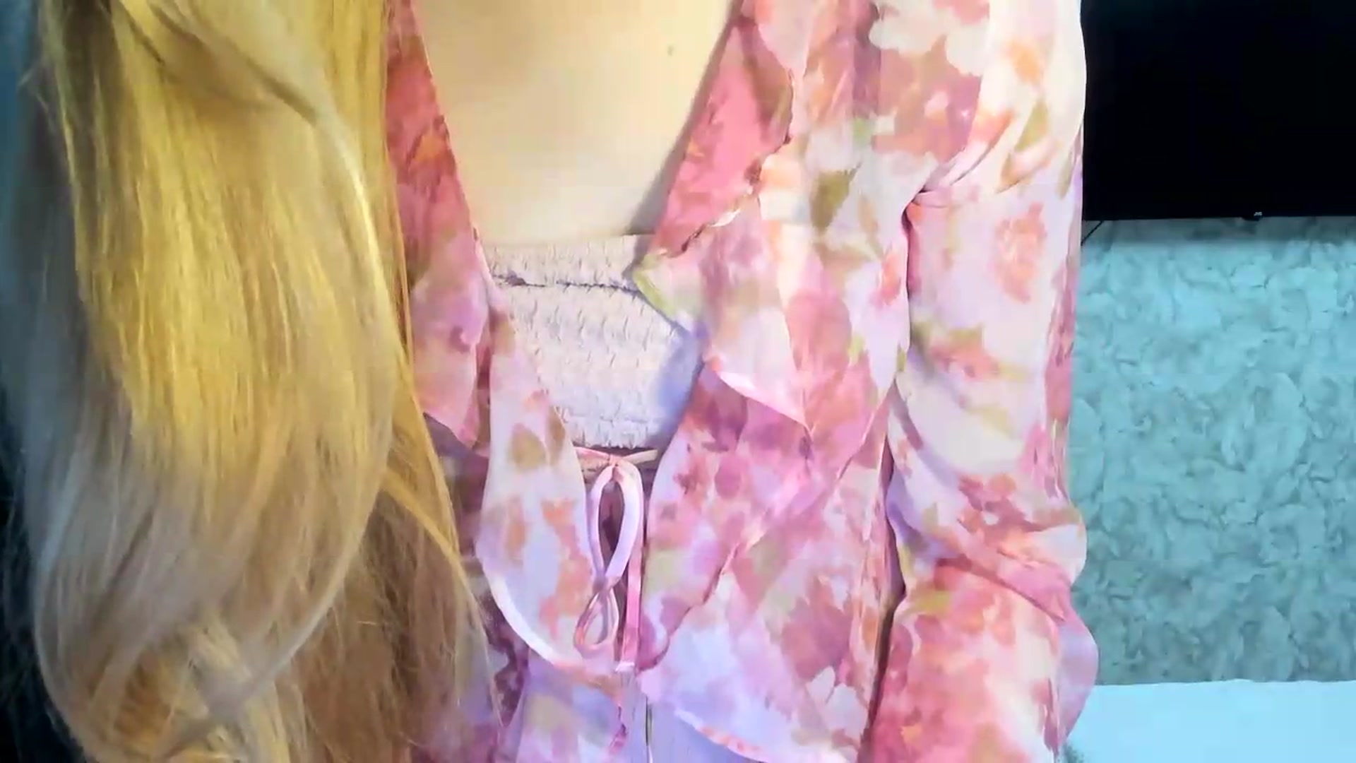 Gallery image thumbnail from Ilona_Here's myfreecams stream on, 05/13/2026, 15:04 image 9 of 20