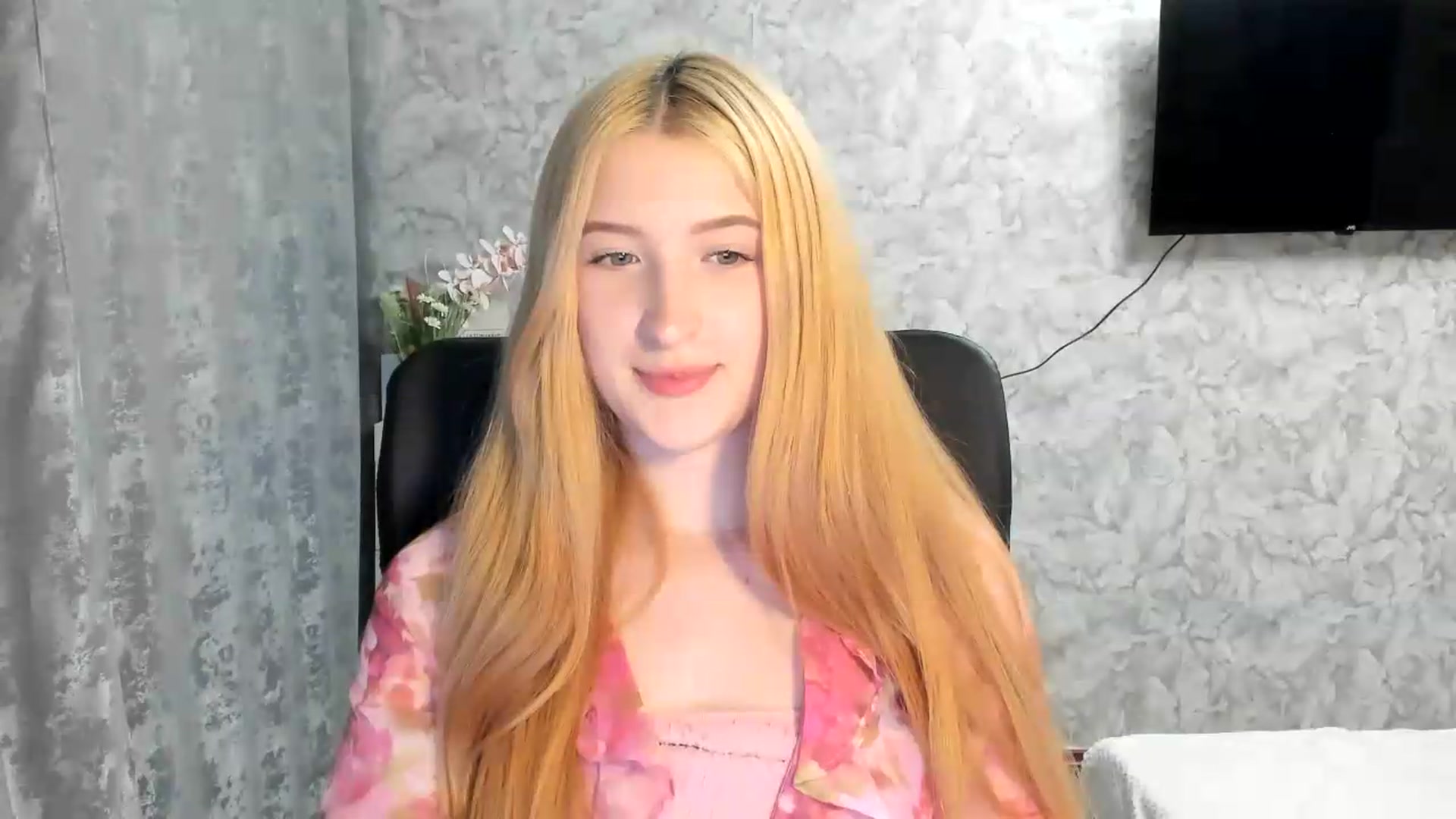 Gallery image thumbnail from Ilona_Here's myfreecams stream on, 05/13/2026, 15:04 image 12 of 20