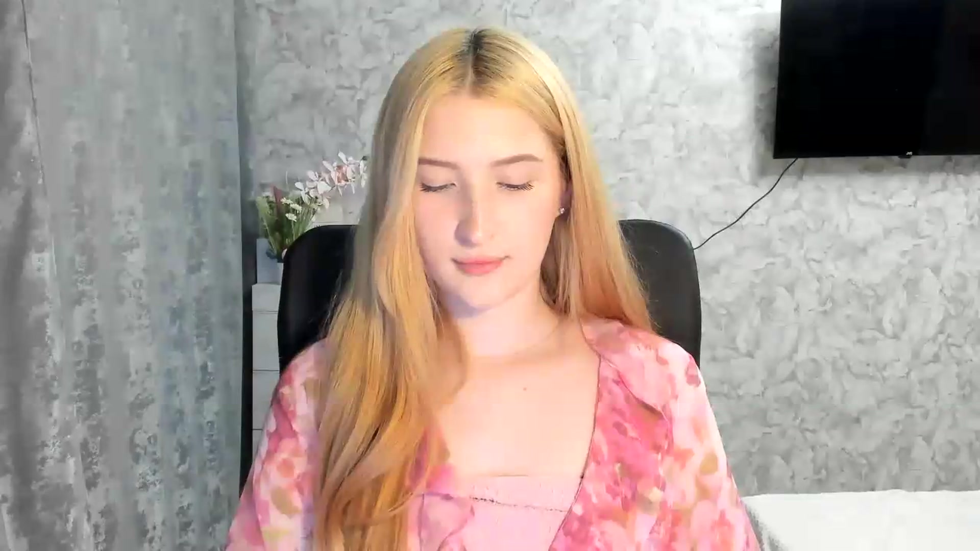 Gallery image thumbnail from Ilona_Here's myfreecams stream on, 05/13/2026, 15:04 image 11 of 20