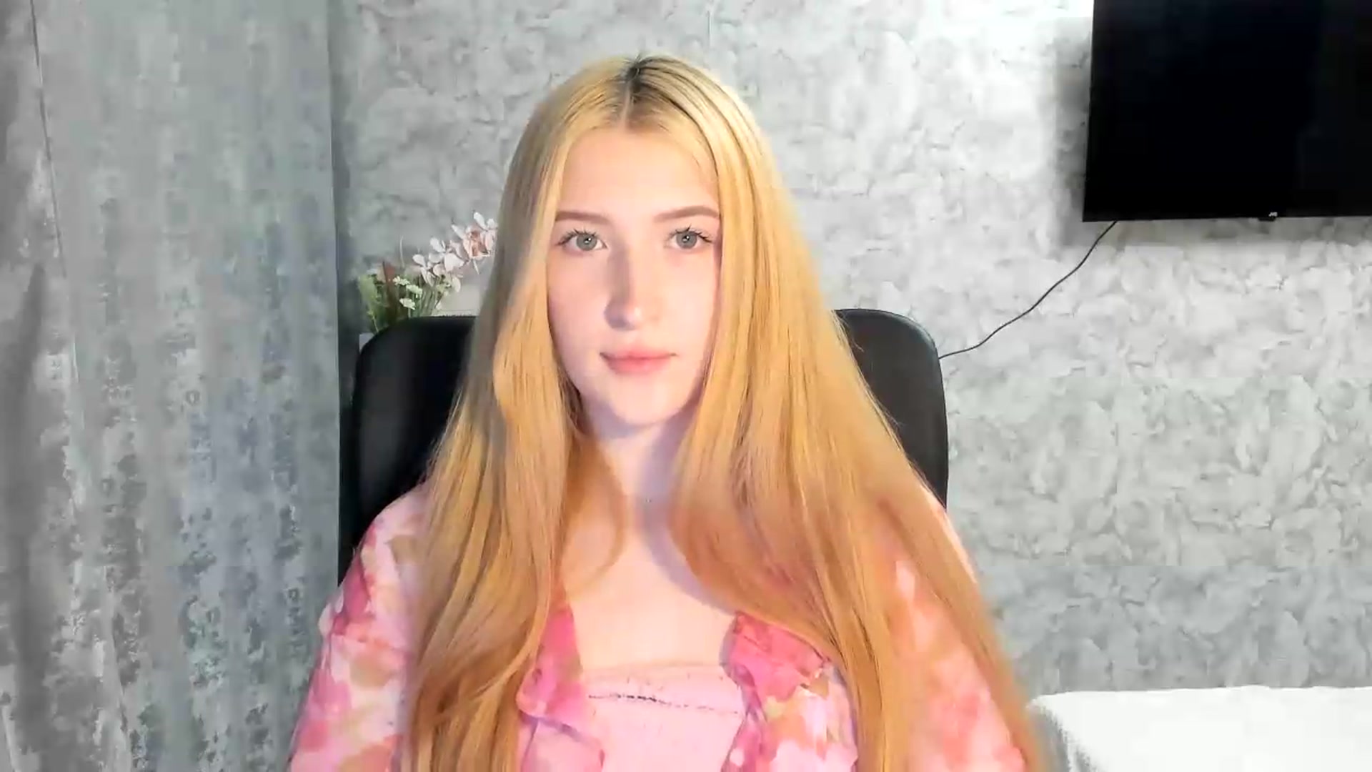 Gallery image thumbnail from Ilona_Here's myfreecams stream on, 05/13/2026, 15:04 image 19 of 20