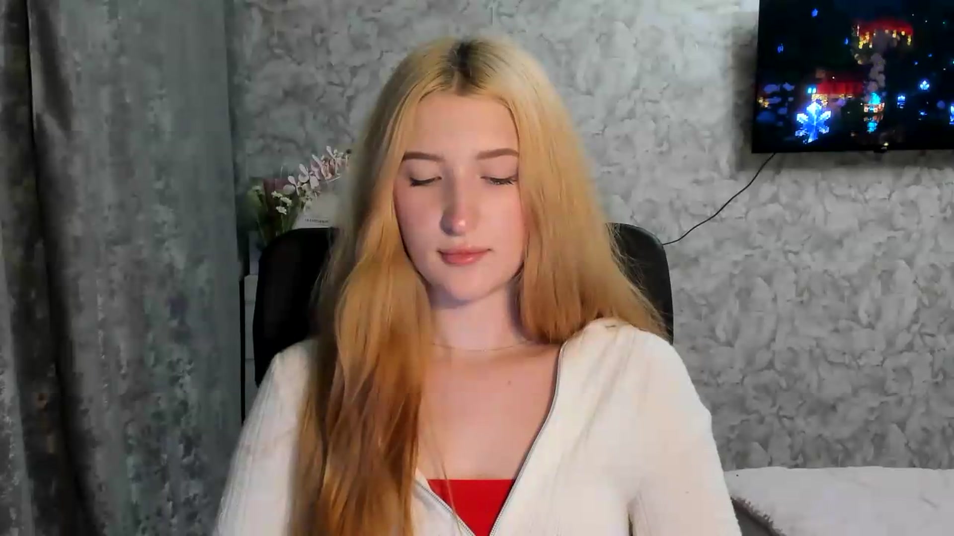 Gallery image thumbnail from Ilona_Here's myfreecams stream on, 05/15/2026, 18:47 image 19 of 20