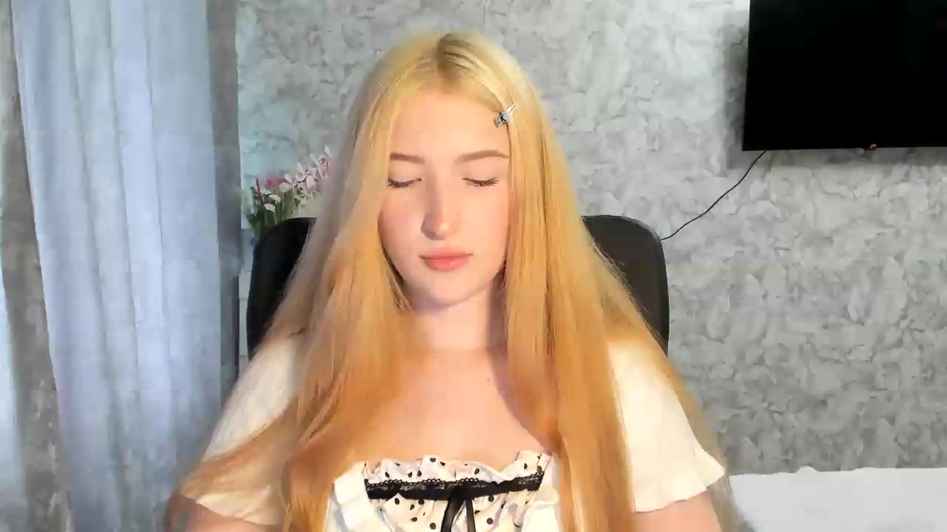 Gallery image thumbnail from Ilona_Here's myfreecams stream on, 05/18/2026, 12:54 image 1 of 20