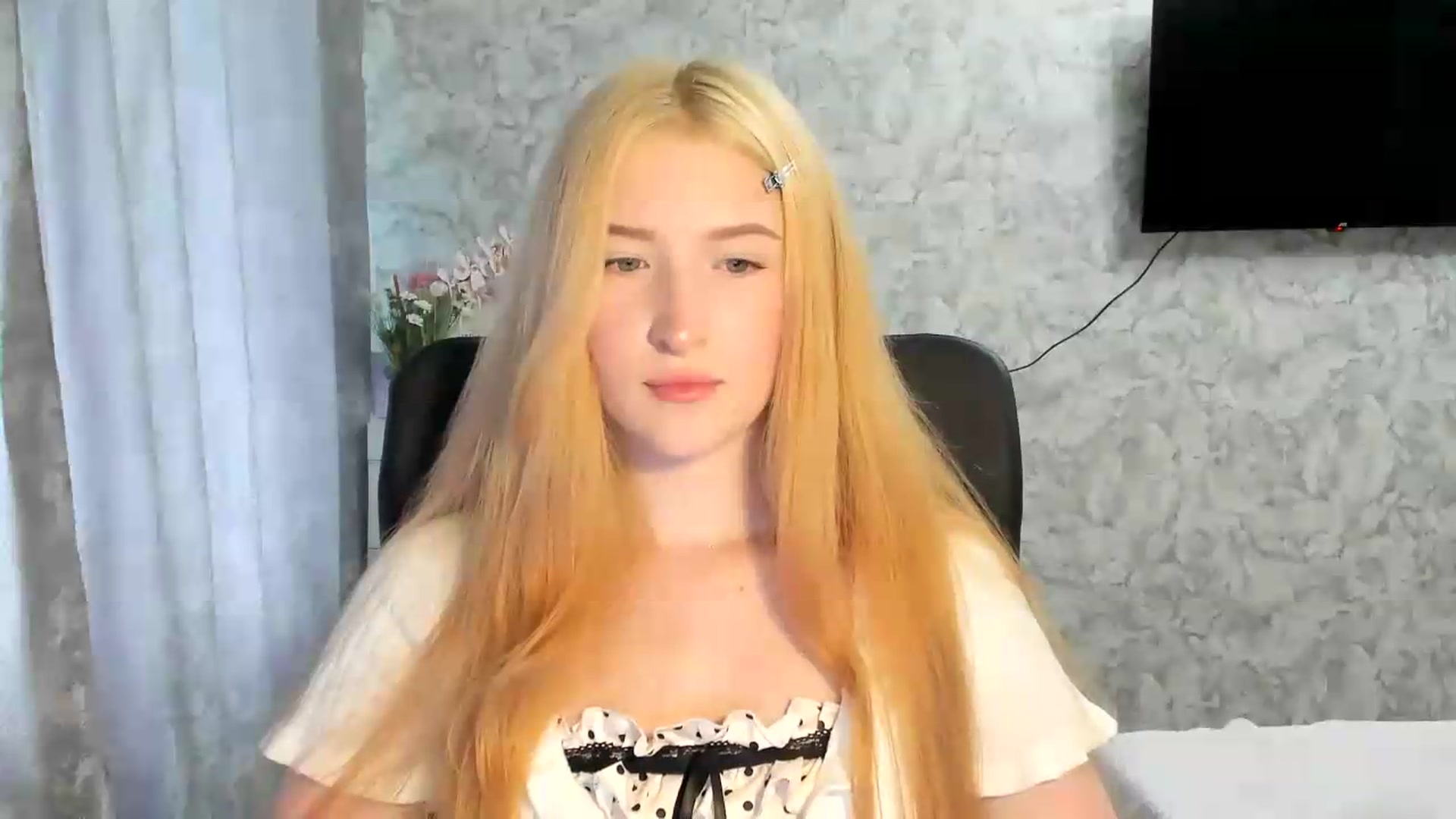 Gallery image thumbnail from Ilona_Here's myfreecams stream on, 05/18/2026, 12:54 image 12 of 20