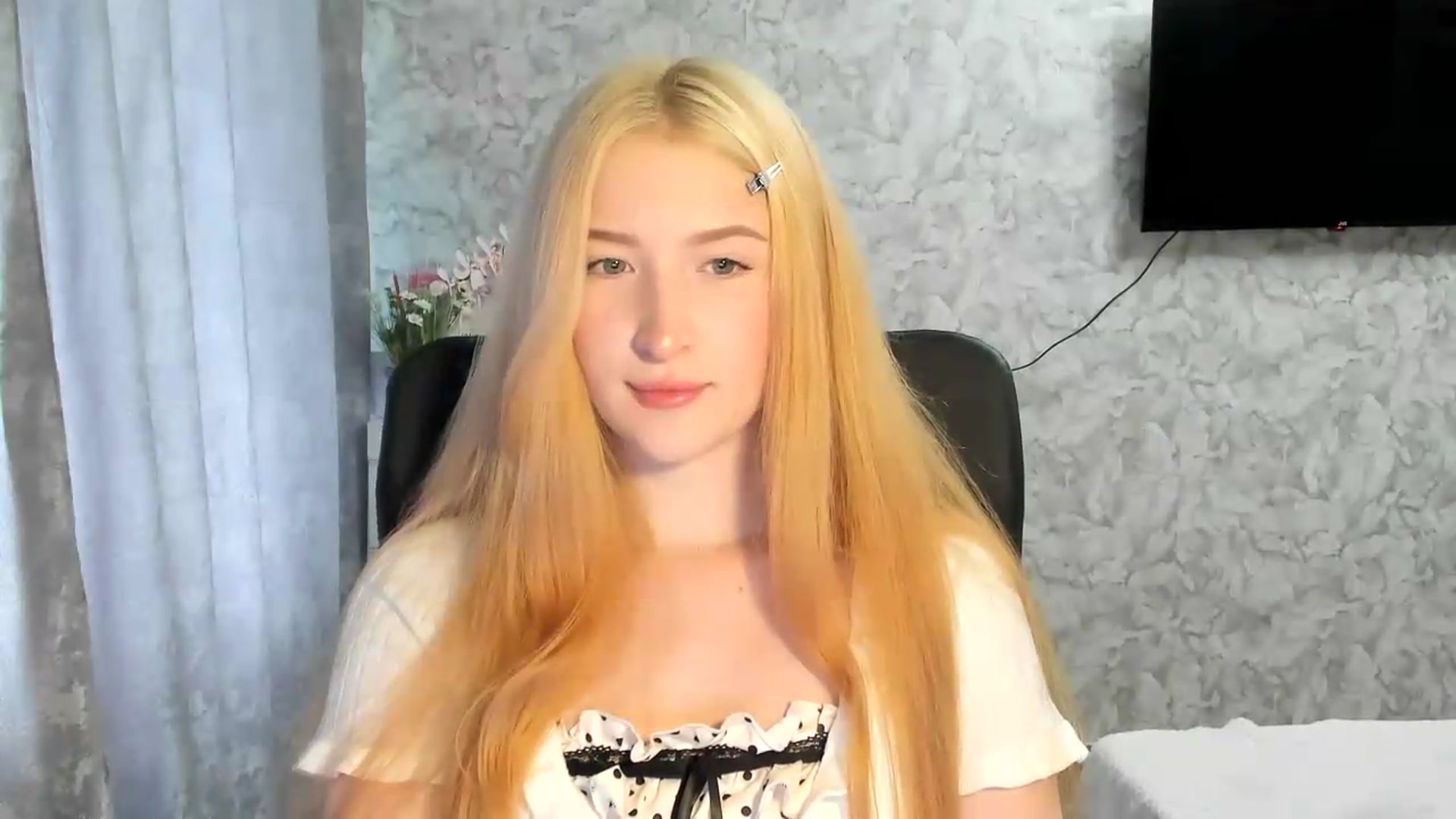 Gallery image thumbnail from Ilona_Here's myfreecams stream on, 05/18/2026, 12:54 image 11 of 20