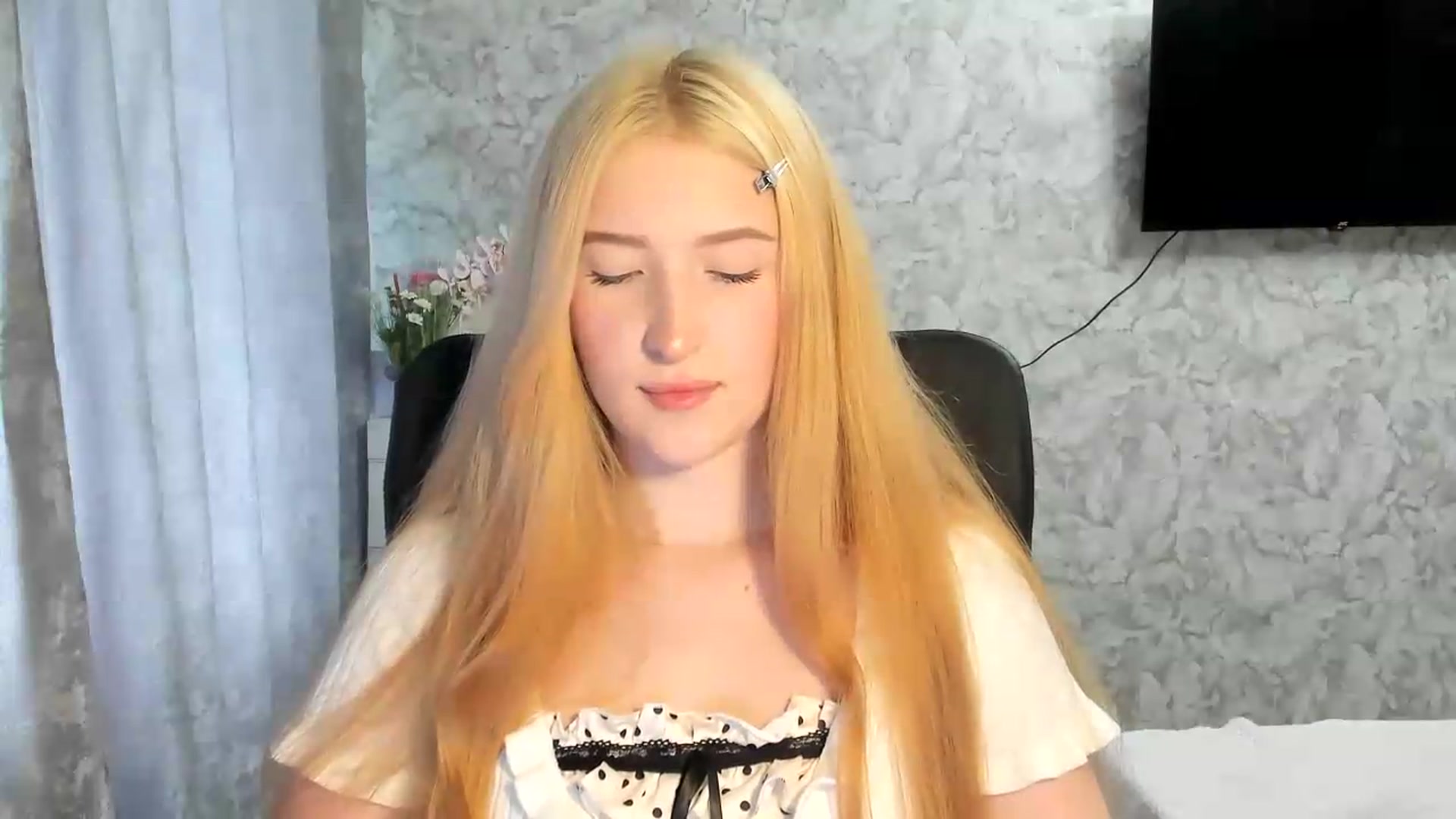 Gallery image thumbnail from Ilona_Here's myfreecams stream on, 05/18/2026, 12:54 image 4 of 20