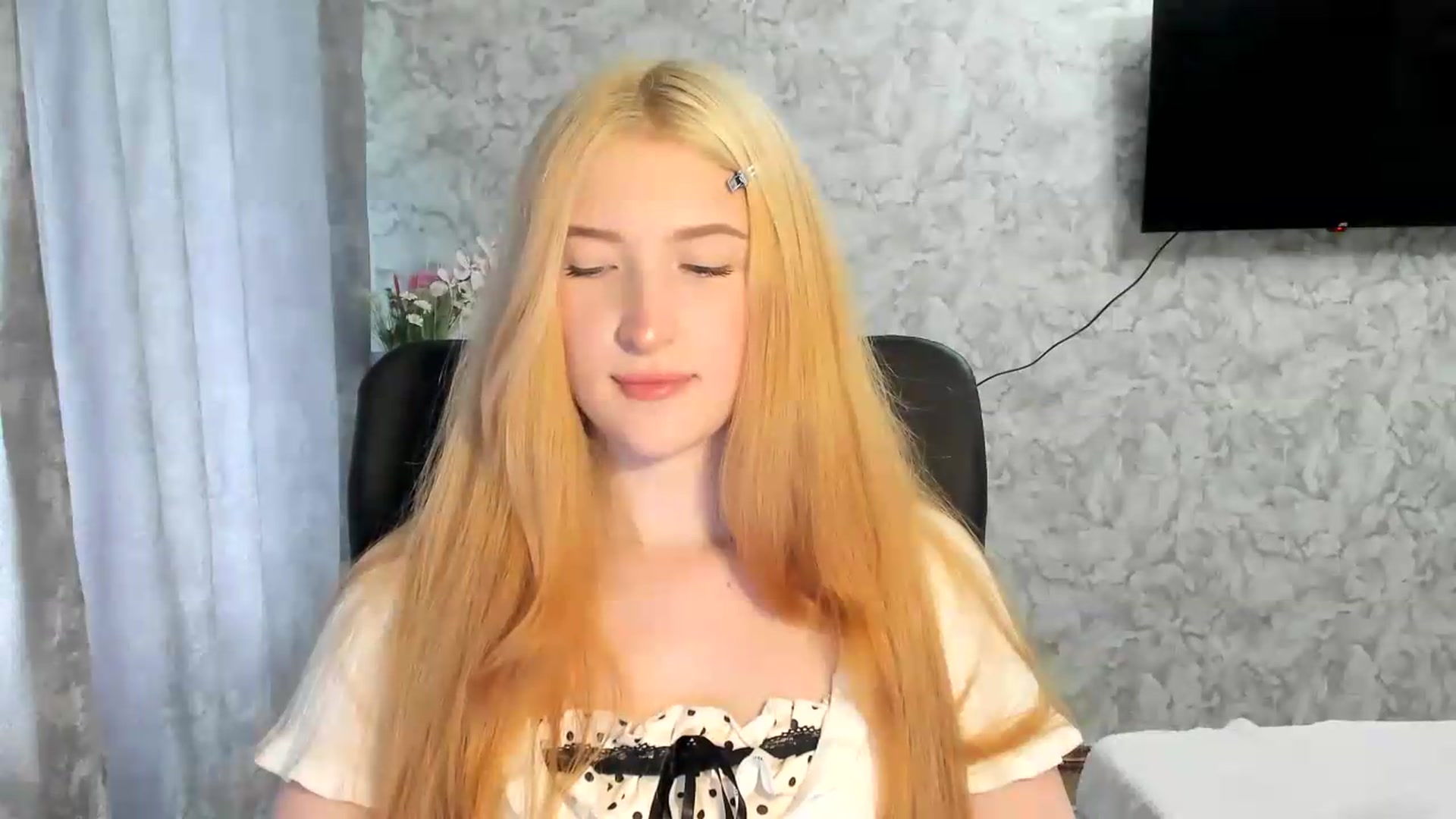 Gallery image thumbnail from Ilona_Here's myfreecams stream on, 05/18/2026, 15:31 image 2 of 20
