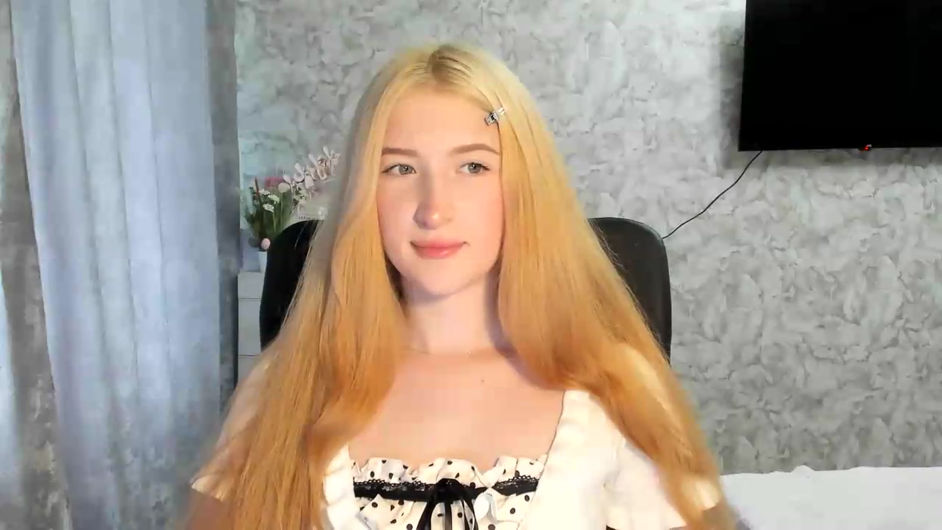 Gallery image thumbnail from Ilona_Here's myfreecams stream on, 05/18/2026, 15:31 image 3 of 20