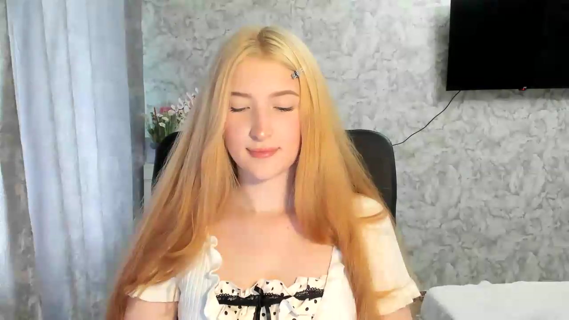 Gallery image thumbnail from Ilona_Here's myfreecams stream on, 05/18/2026, 15:31 image 8 of 20