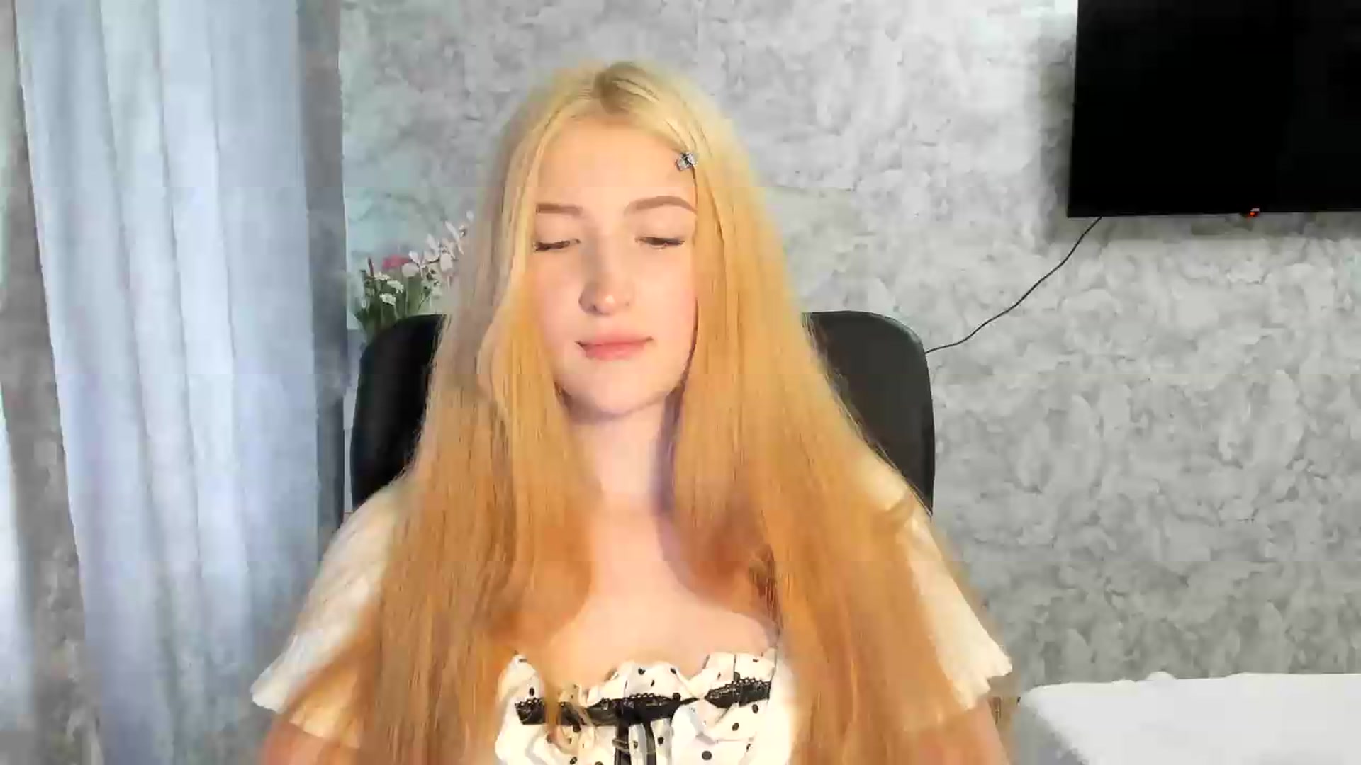 Gallery image thumbnail from Ilona_Here's myfreecams stream on, 05/18/2026, 15:31 image 9 of 20