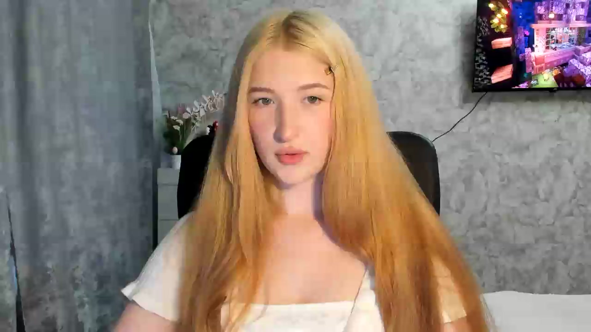 Gallery image thumbnail from Ilona_Here's myfreecams stream on, 05/19/2026, 15:24 image 11 of 20