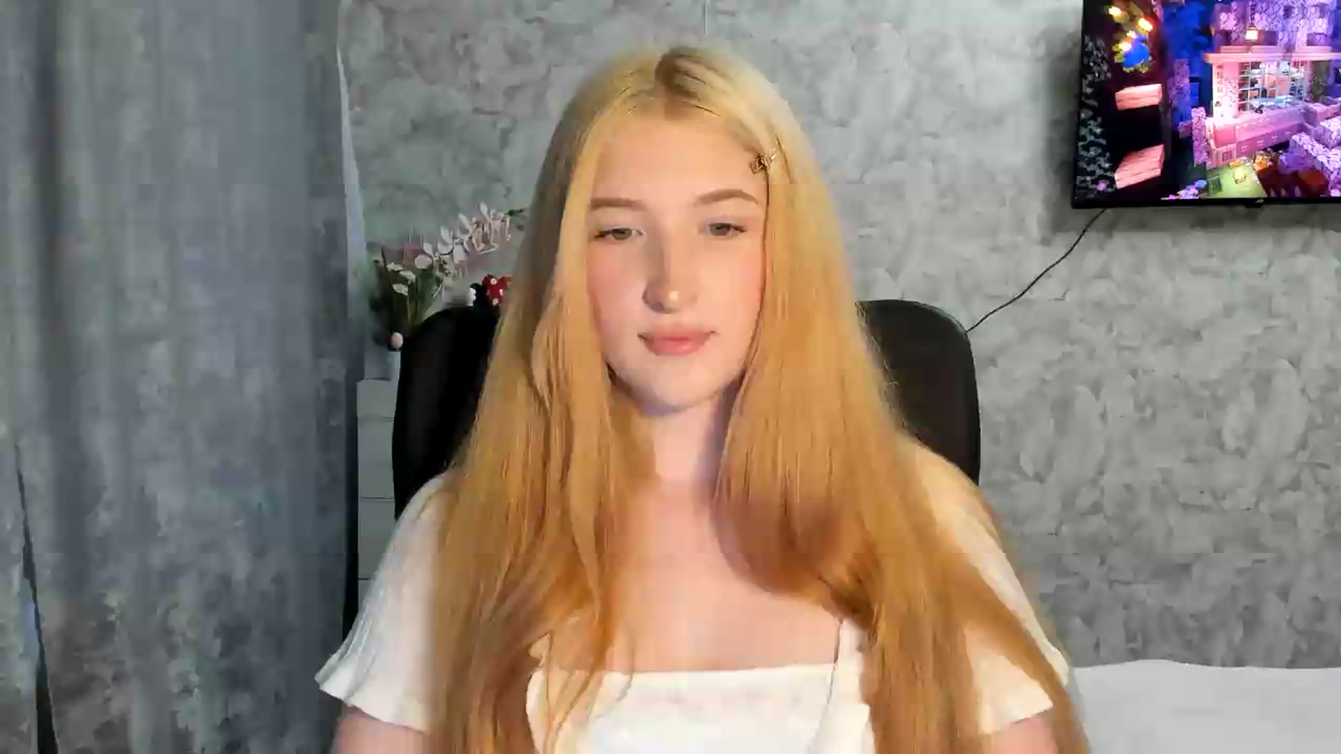 Gallery image thumbnail from Ilona_Here's myfreecams stream on, 05/19/2026, 15:24 image 13 of 20