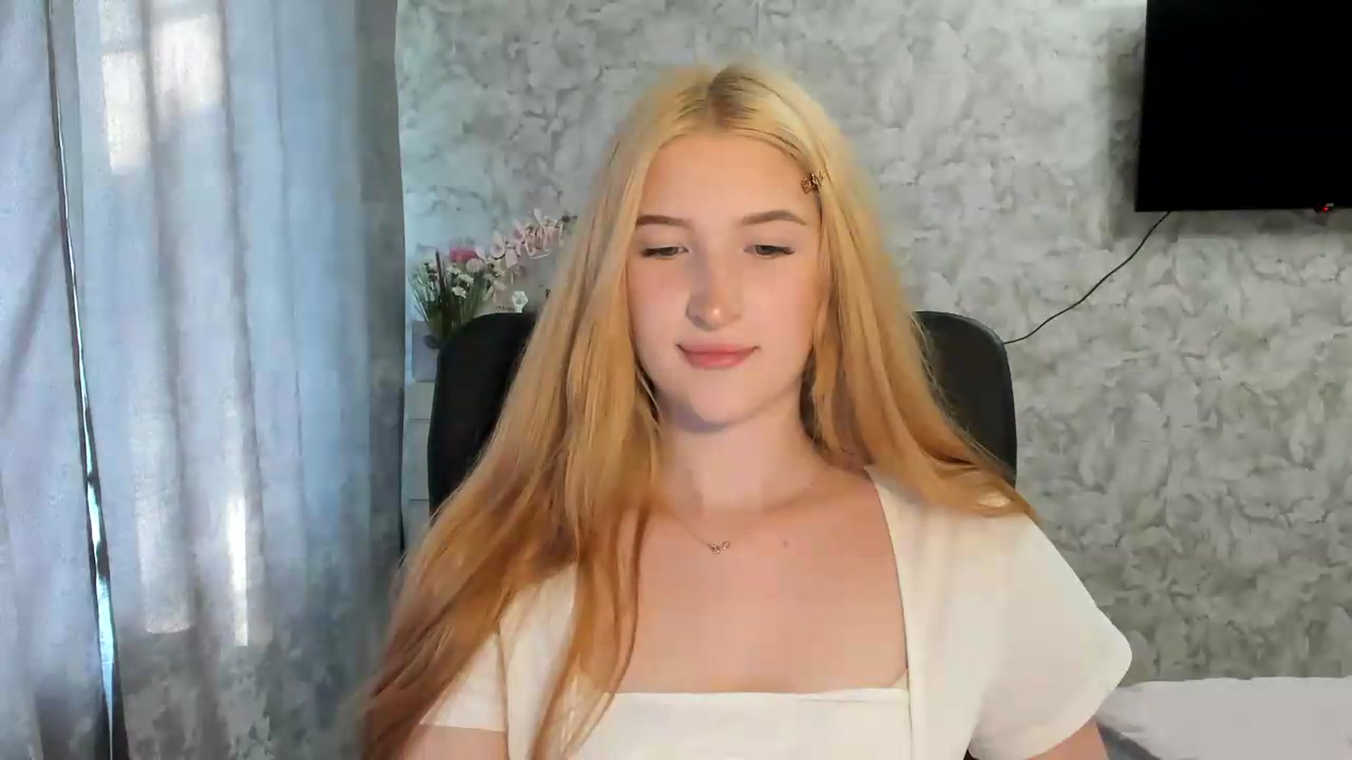 Gallery image thumbnail from Ilona_Here's myfreecams stream on, 05/22/2026, 15:26 image 11 of 20