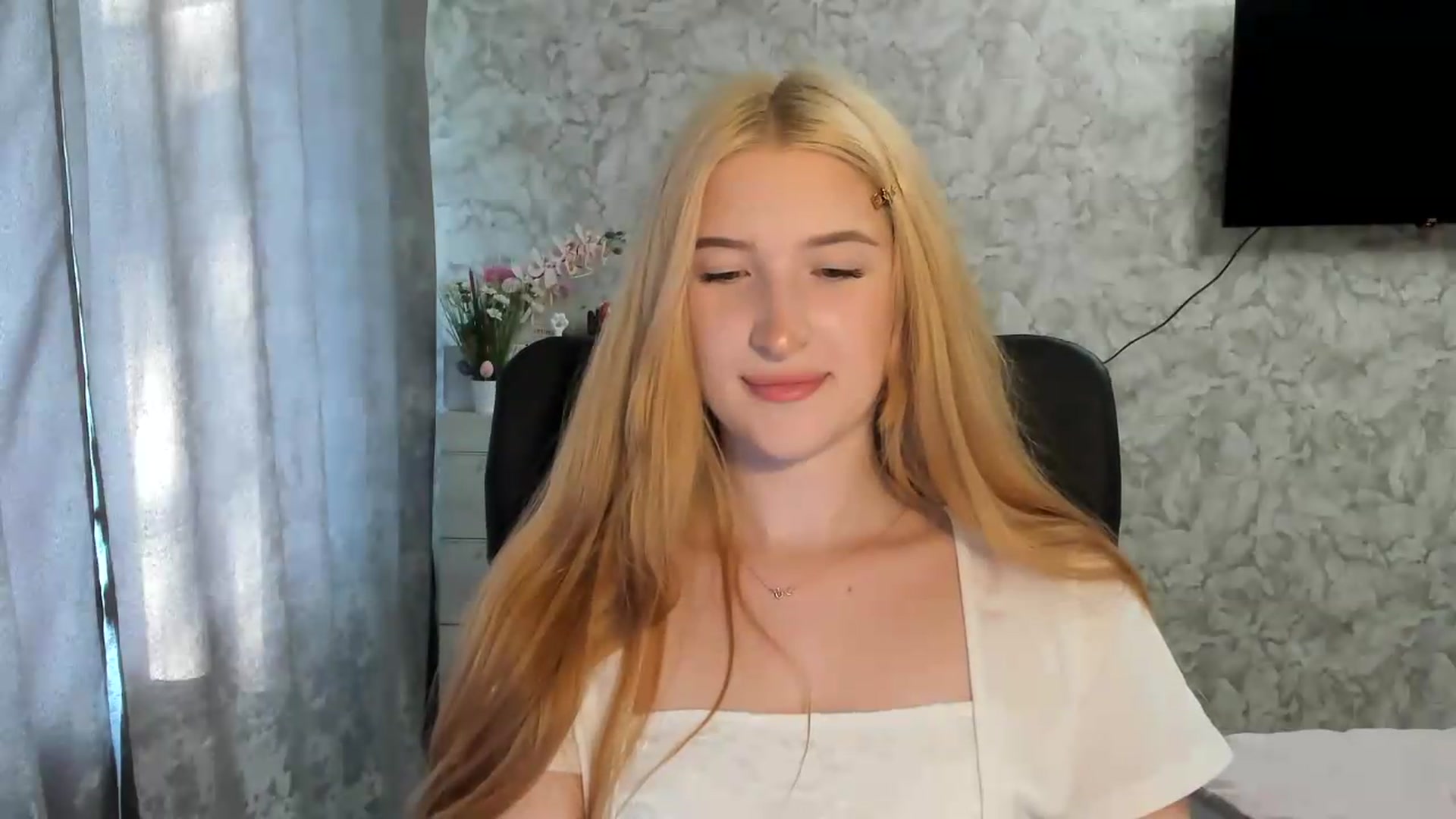 Gallery image thumbnail from Ilona_Here's myfreecams stream on, 05/22/2026, 15:26 image 13 of 20