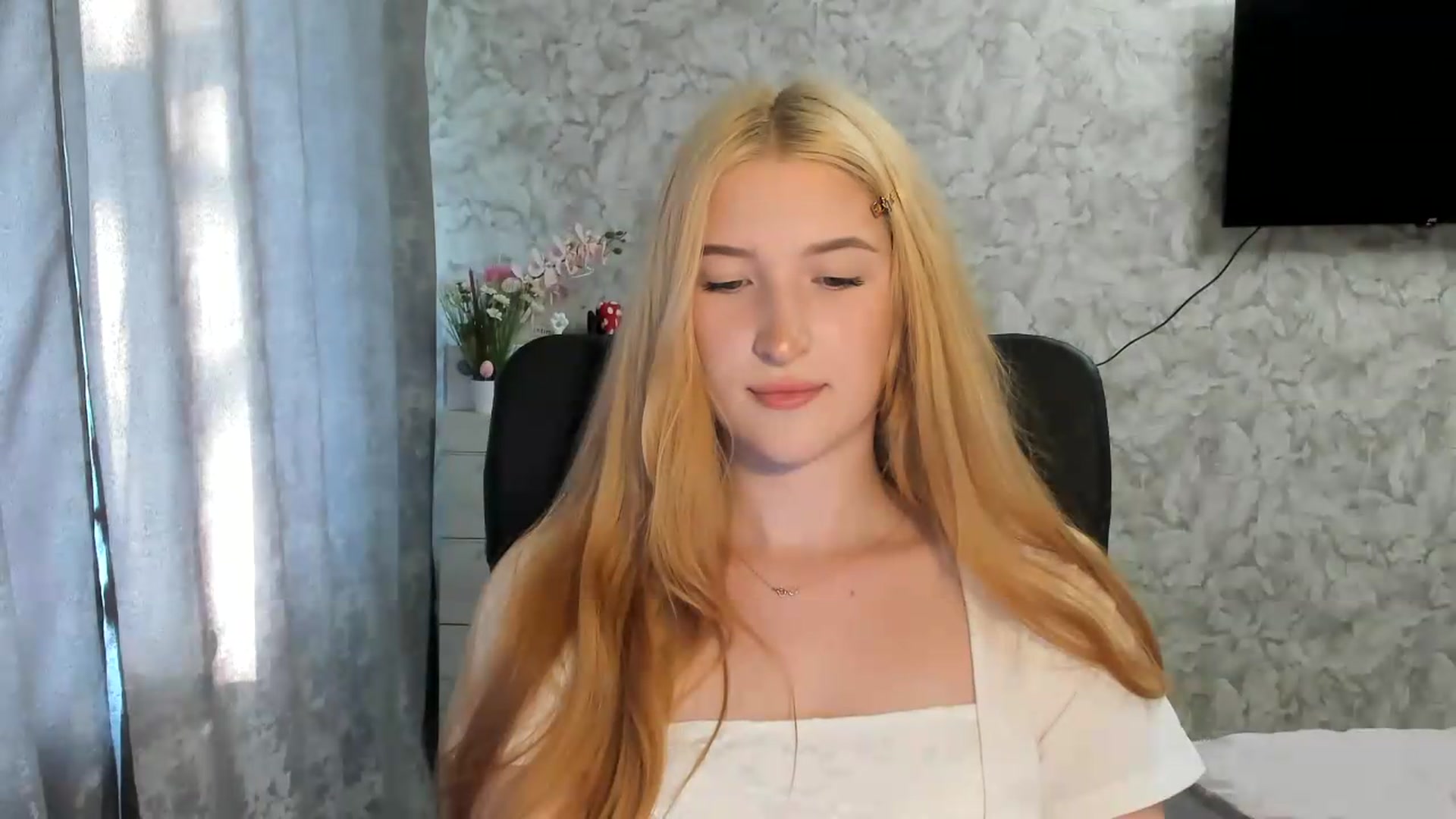 Gallery image thumbnail from Ilona_Here's myfreecams stream on, 05/22/2026, 15:26 image 20 of 20