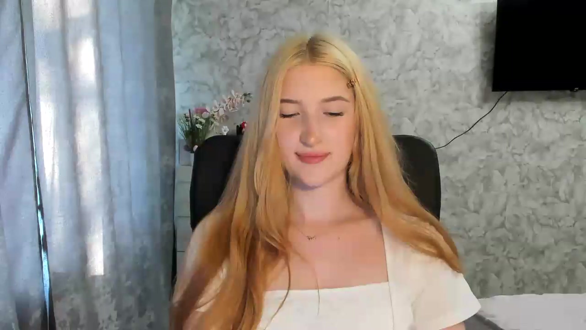 Gallery image thumbnail from Ilona_Here's myfreecams stream on, 05/22/2026, 15:26 image 19 of 20