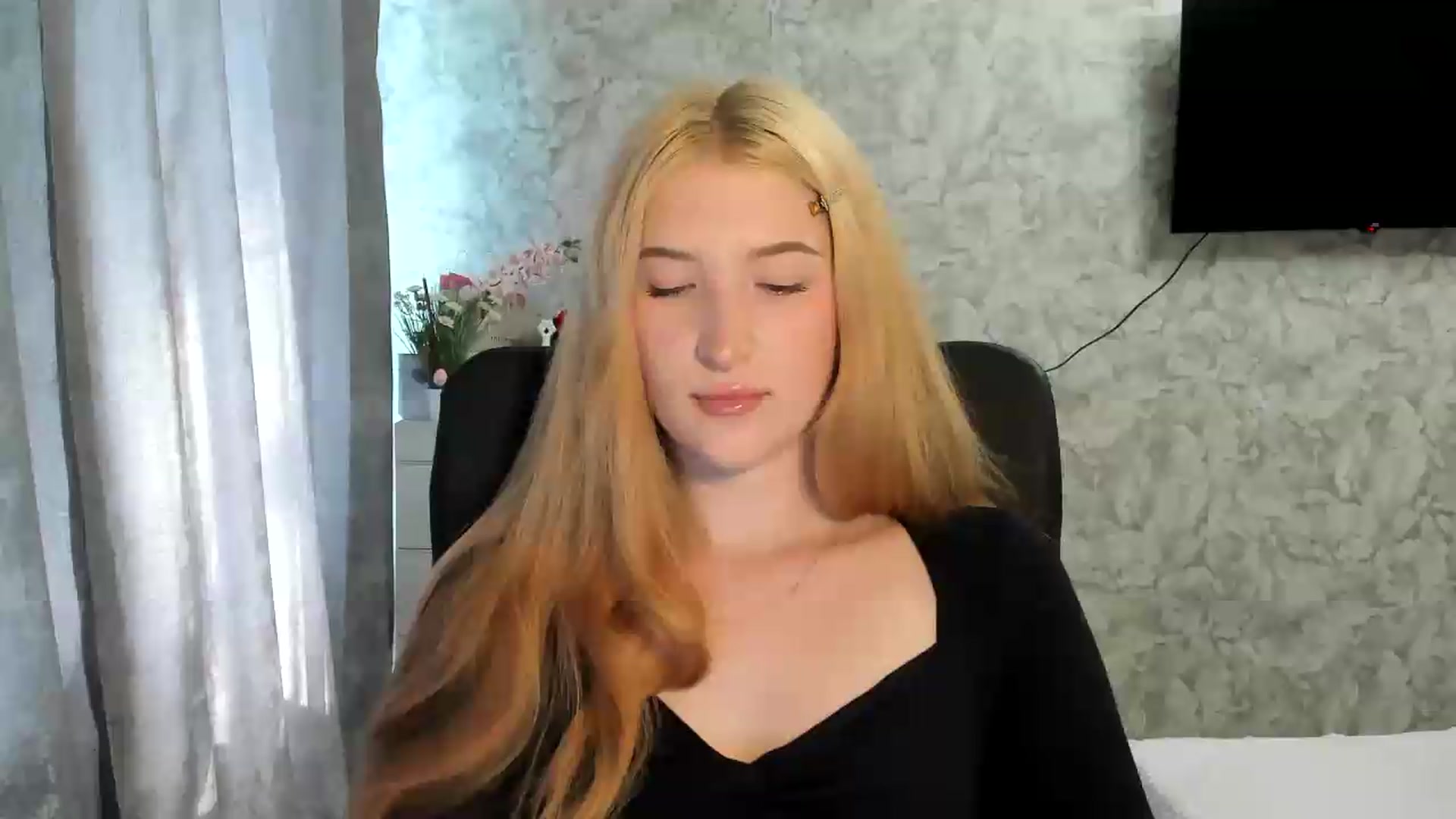Gallery image thumbnail from Ilona_Here's myfreecams stream on, 05/23/2026, 14:08 image 10 of 20