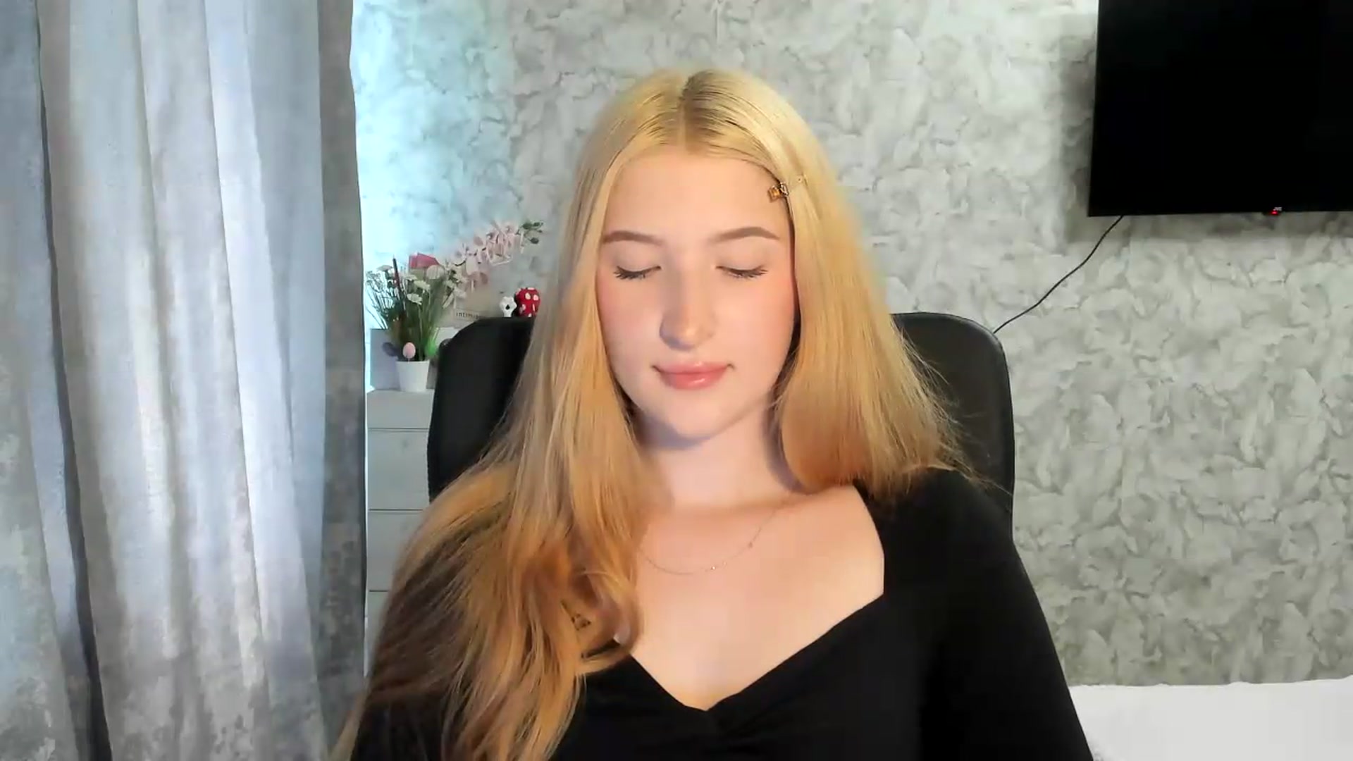 Gallery image thumbnail from Ilona_Here's myfreecams stream on, 05/23/2026, 14:08 image 18 of 20