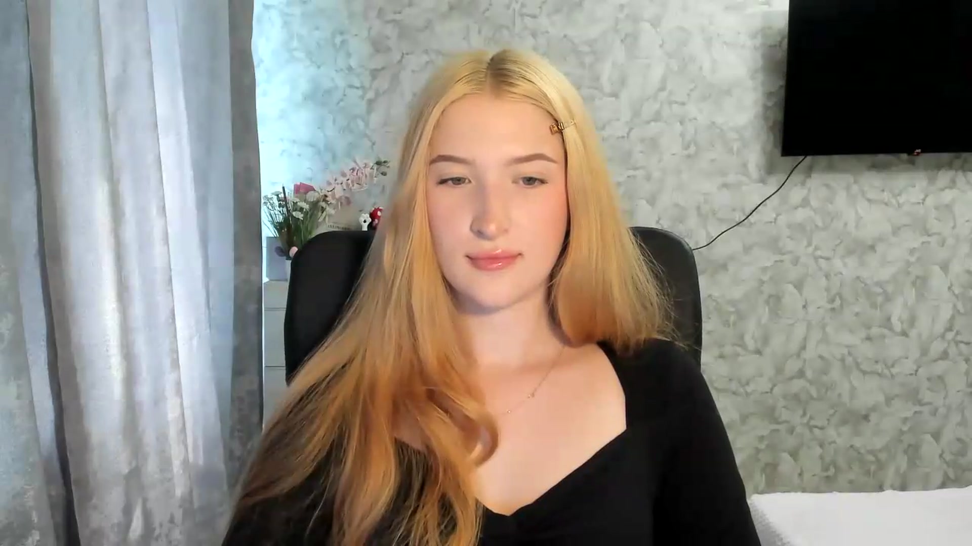 Gallery image thumbnail from Ilona_Here's myfreecams stream on, 05/23/2026, 14:08 image 16 of 20