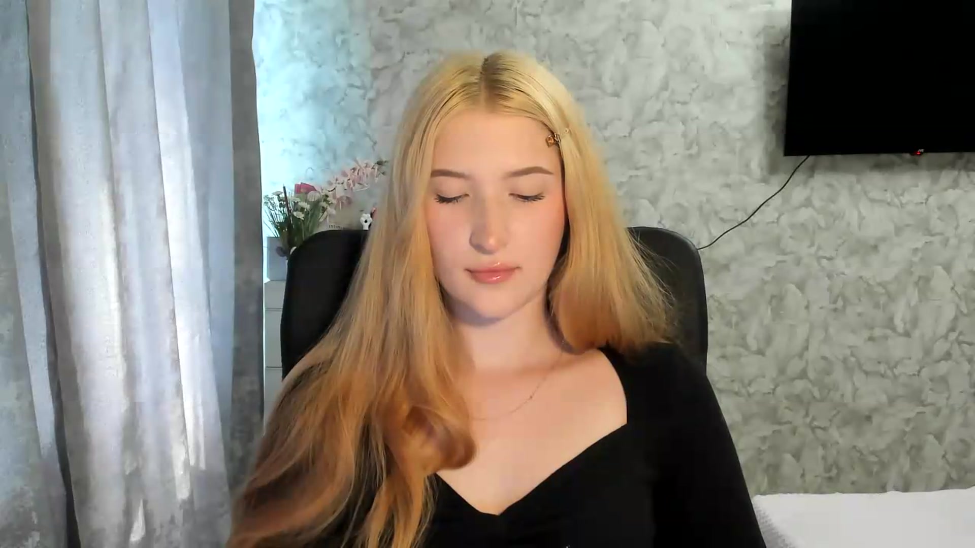 Gallery image thumbnail from Ilona_Here's myfreecams stream on, 05/23/2026, 14:08 image 13 of 20