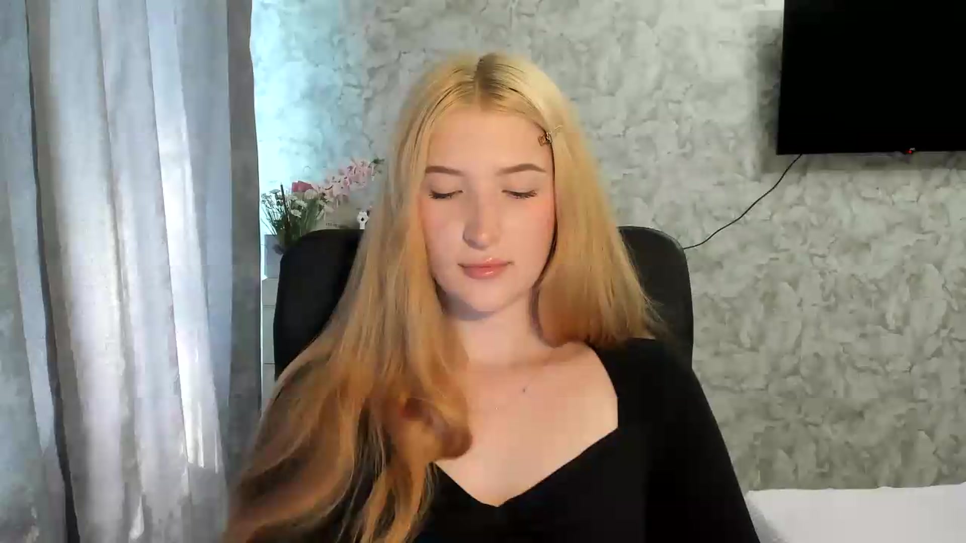 Gallery image thumbnail from Ilona_Here's myfreecams stream on, 05/23/2026, 14:08 image 11 of 20