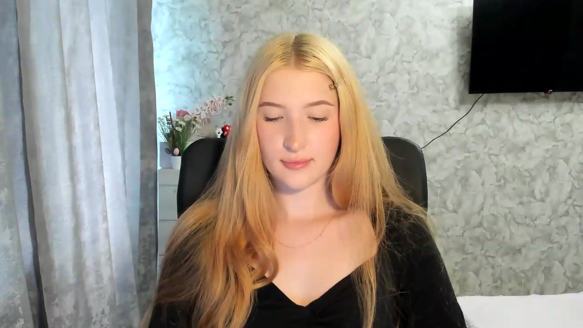 Gallery image thumbnail from Ilona_Here's myfreecams stream on, 05/23/2026, 14:08 image 19 of 20