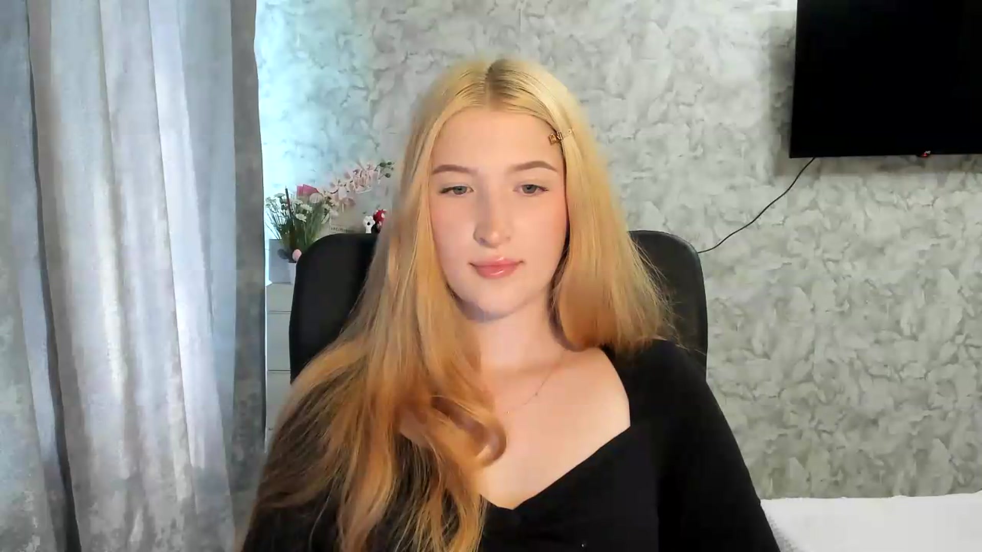 Gallery image thumbnail from Ilona_Here's myfreecams stream on, 05/23/2026, 14:08 image 17 of 20