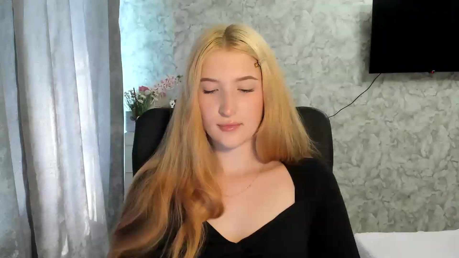 Gallery image thumbnail from Ilona_Here's myfreecams stream on, 05/23/2026, 14:08 image 12 of 20