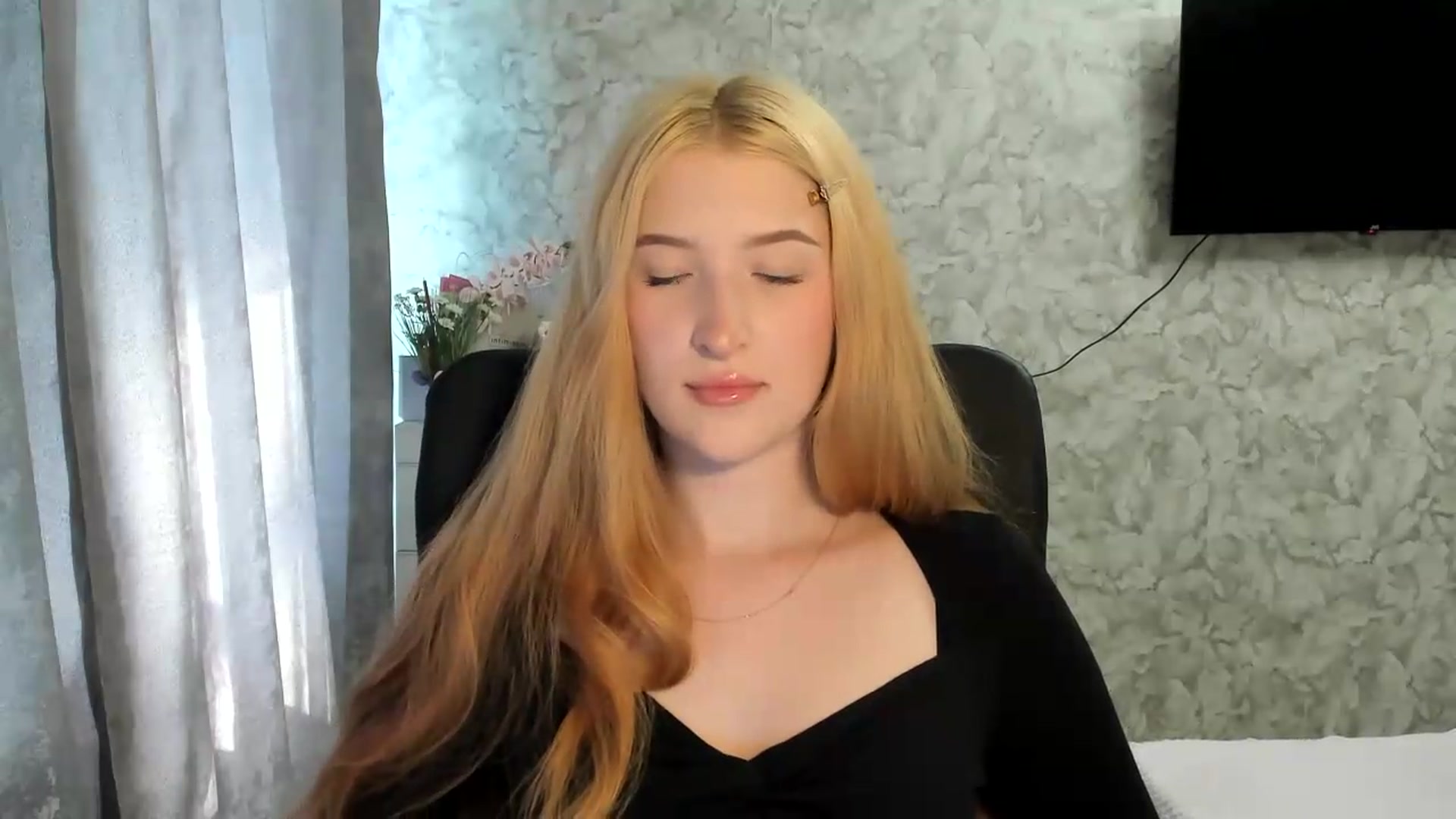 Gallery image thumbnail from Ilona_Here's myfreecams stream on, 05/23/2026, 14:08 image 7 of 20