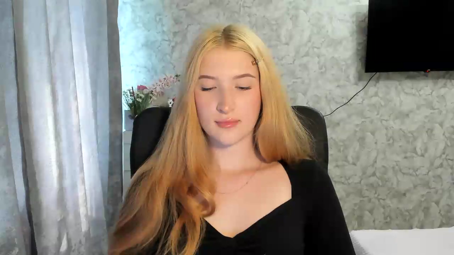 Gallery image thumbnail from Ilona_Here's myfreecams stream on, 05/23/2026, 14:08 image 15 of 20