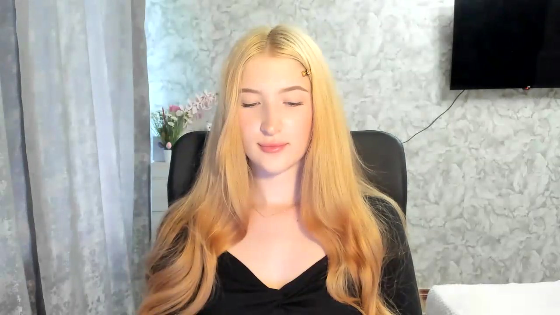 Gallery image thumbnail from Ilona_Here's myfreecams stream on, 05/23/2026, 14:57 image 19 of 20