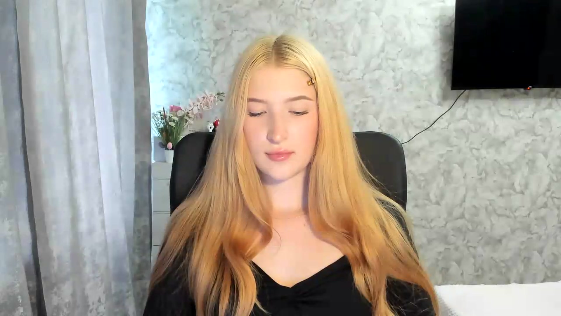 Gallery image thumbnail from Ilona_Here's myfreecams stream on, 05/23/2026, 14:57 image 2 of 20