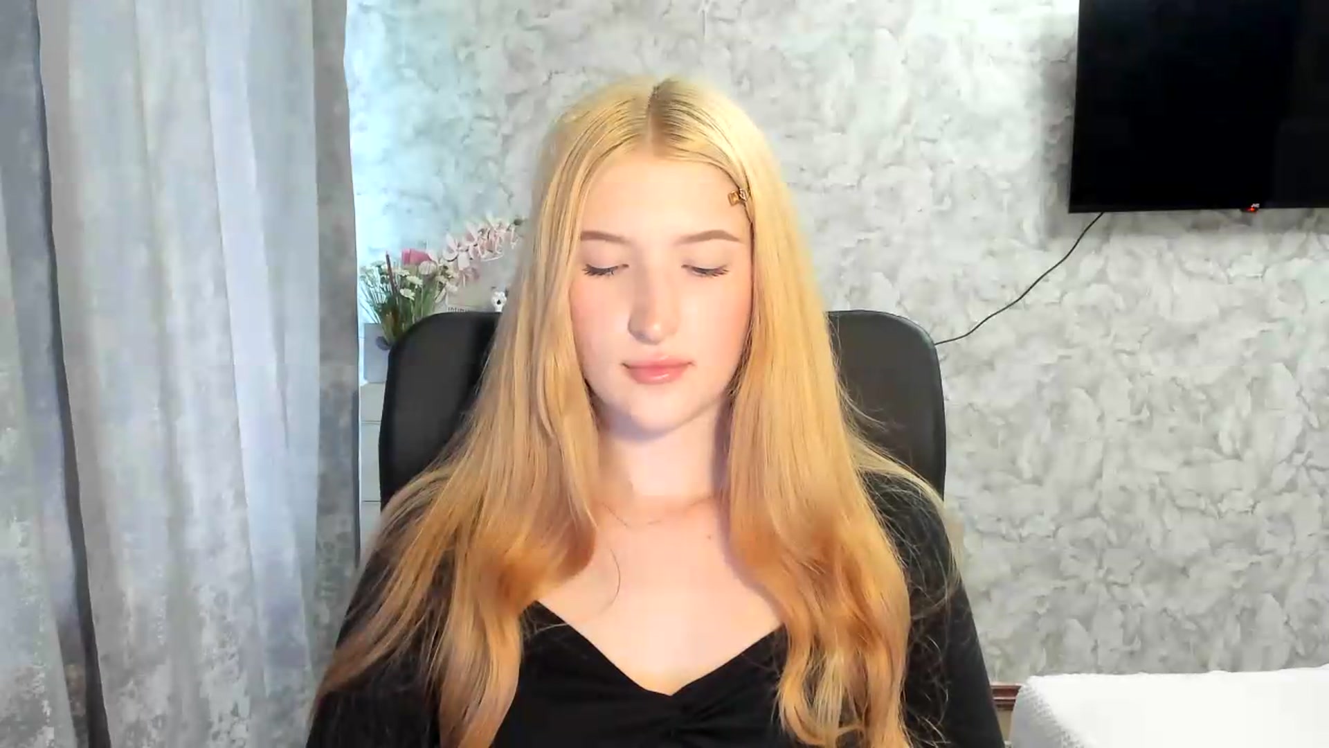 Gallery image thumbnail from Ilona_Here's myfreecams stream on, 05/23/2026, 14:57 image 13 of 20