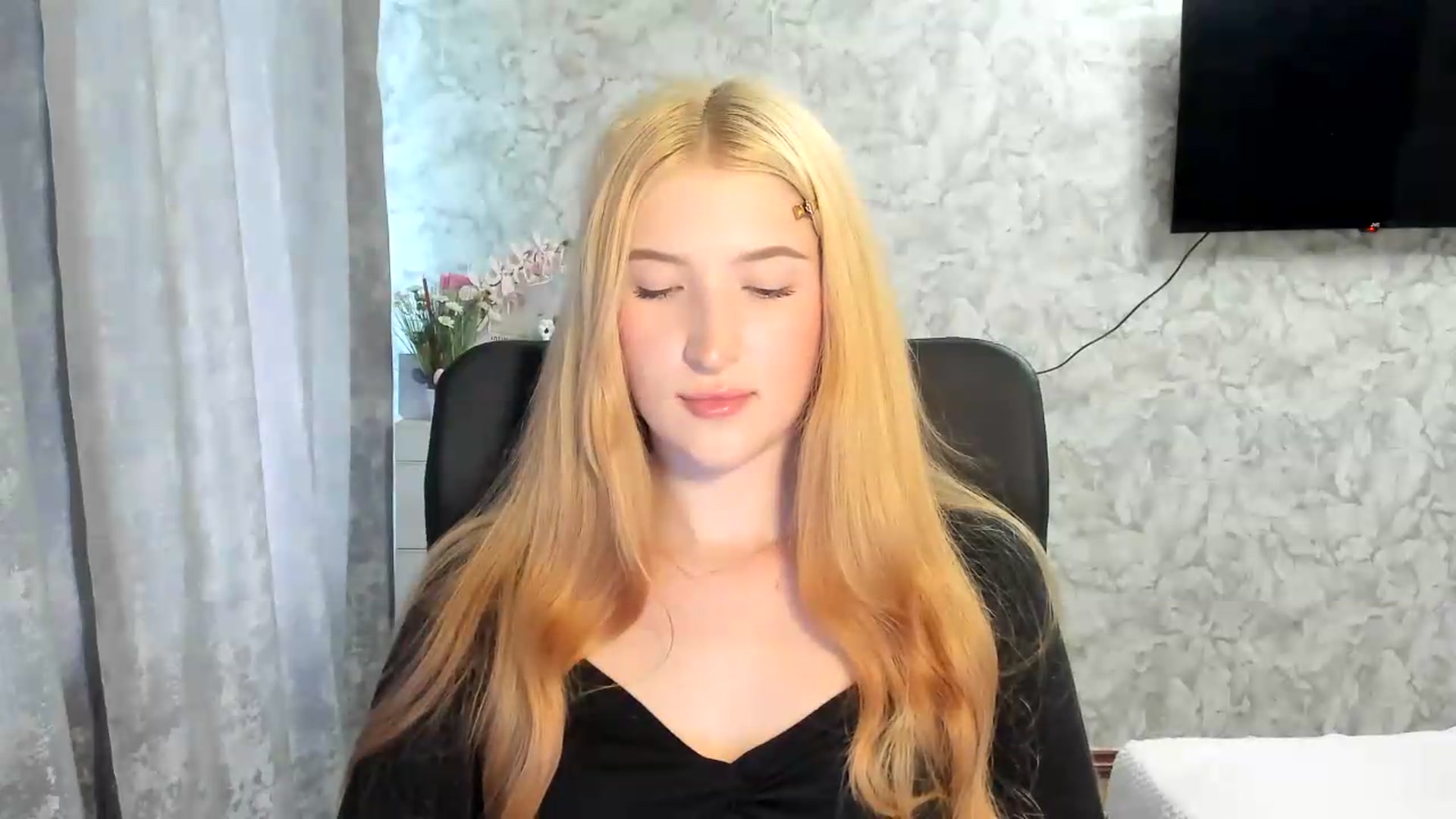 Gallery image thumbnail from Ilona_Here's myfreecams stream on, 05/23/2026, 14:57 image 12 of 20